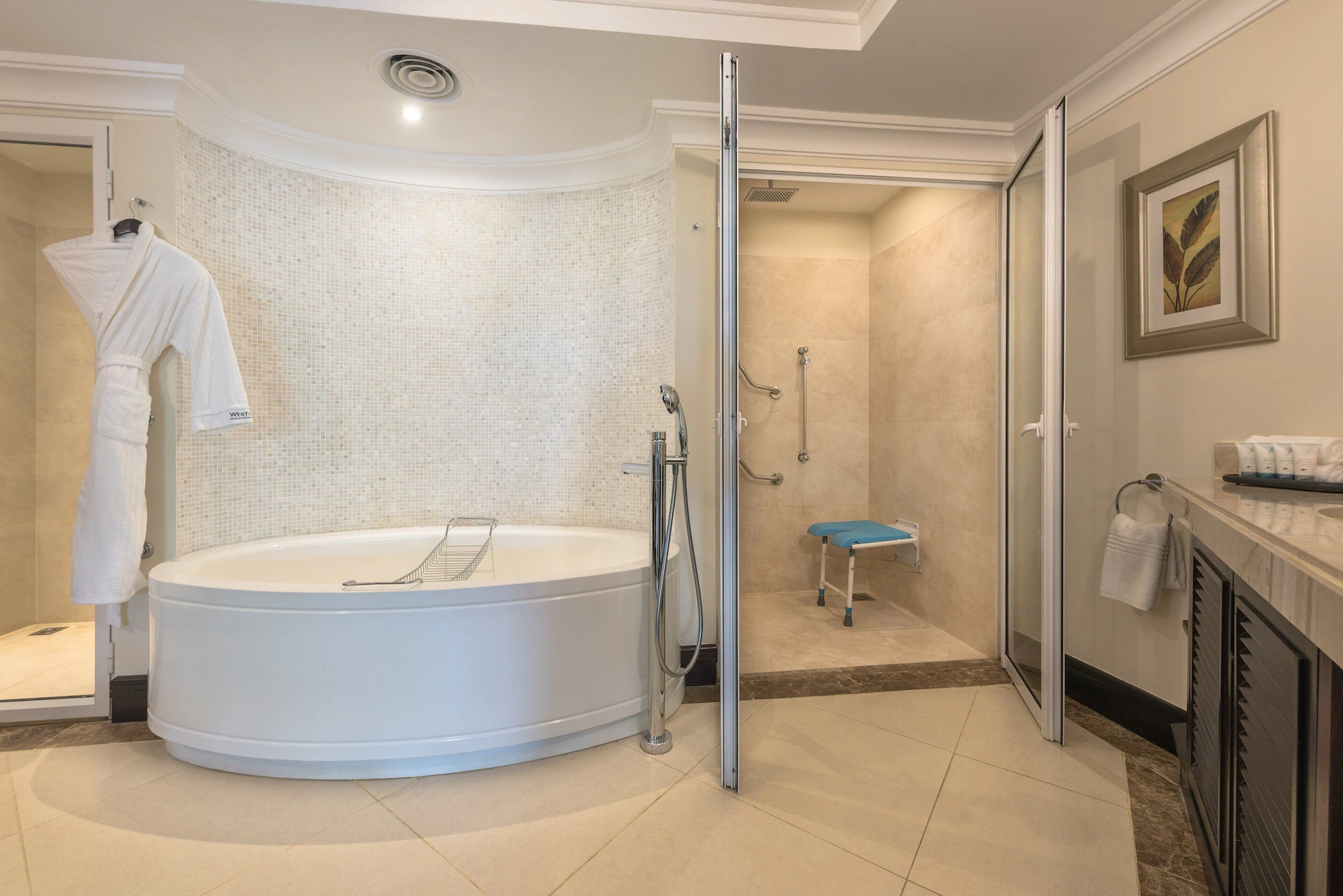 Banyan Double Suite full double bed