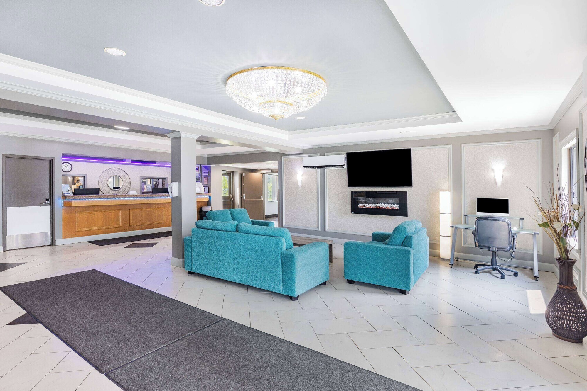 Howard Johnson by Wyndham Miramichi Hotel & Suites exterior