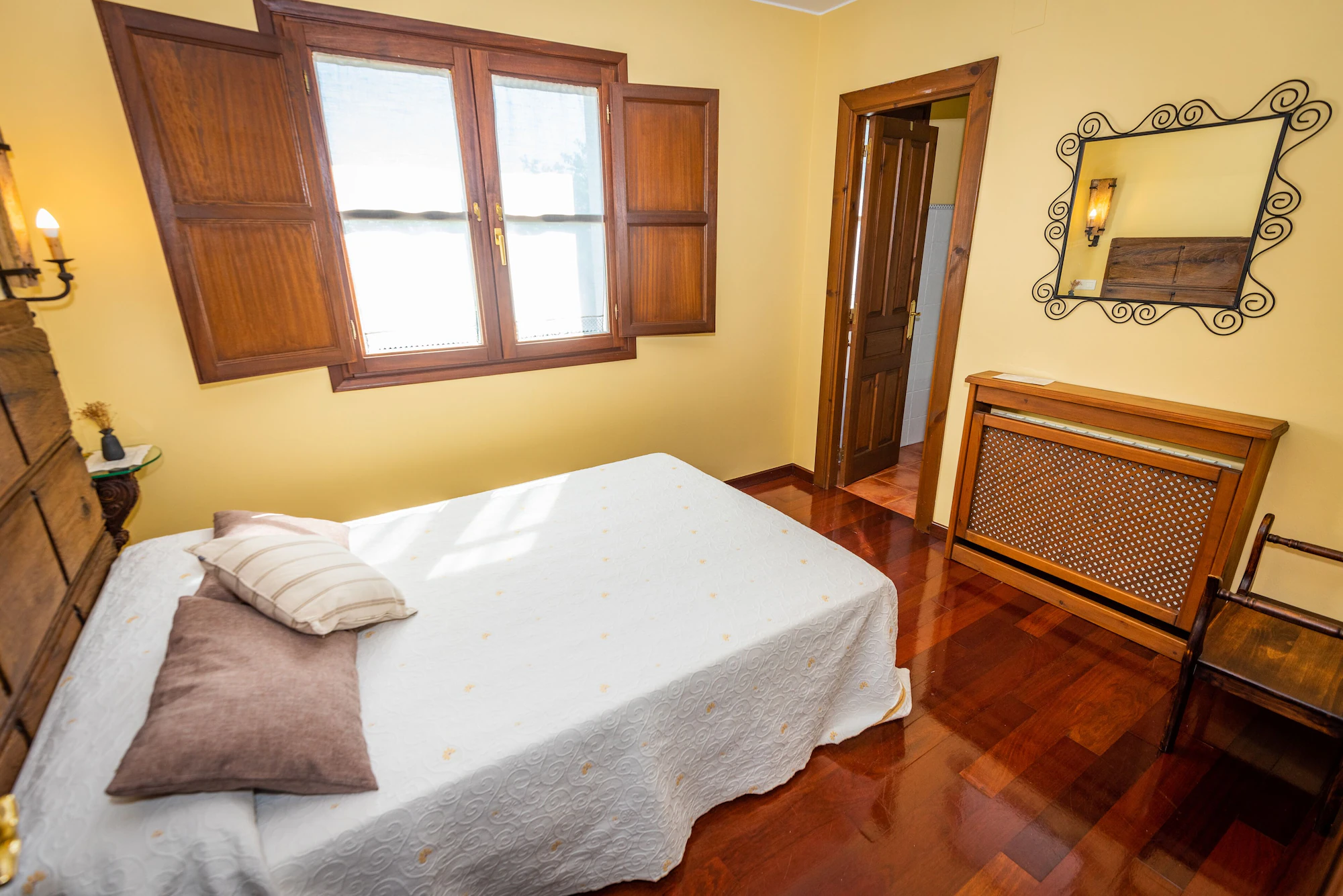 Standard Double room with mountain view full double bed