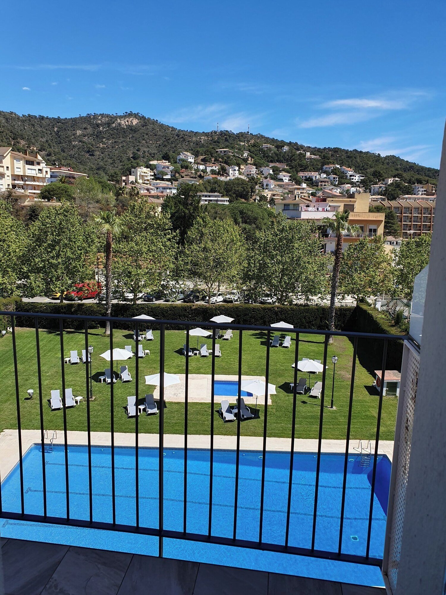 Standard Double Family room with balcony full double bed