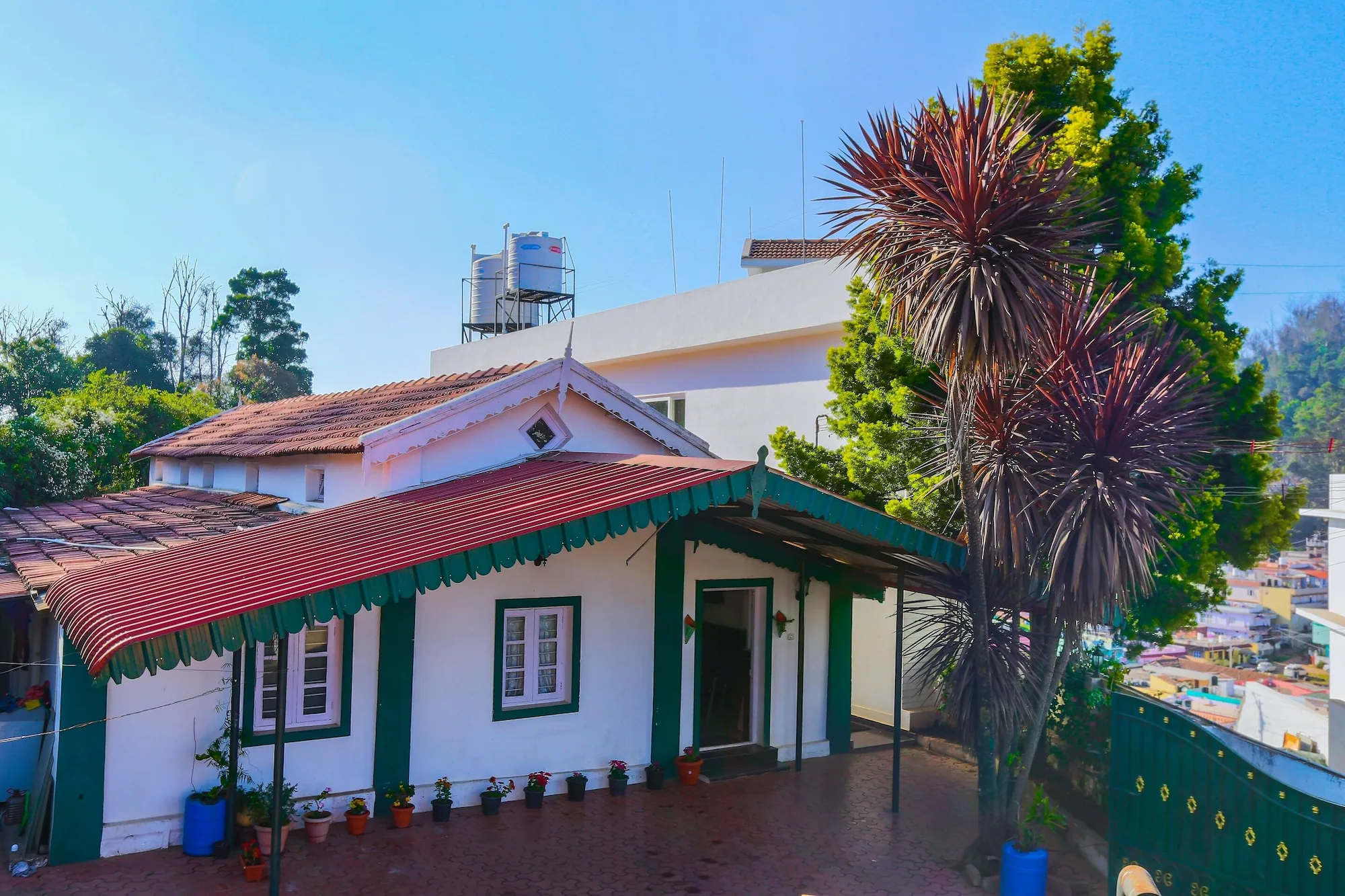 Kemp's Cave - Ooty