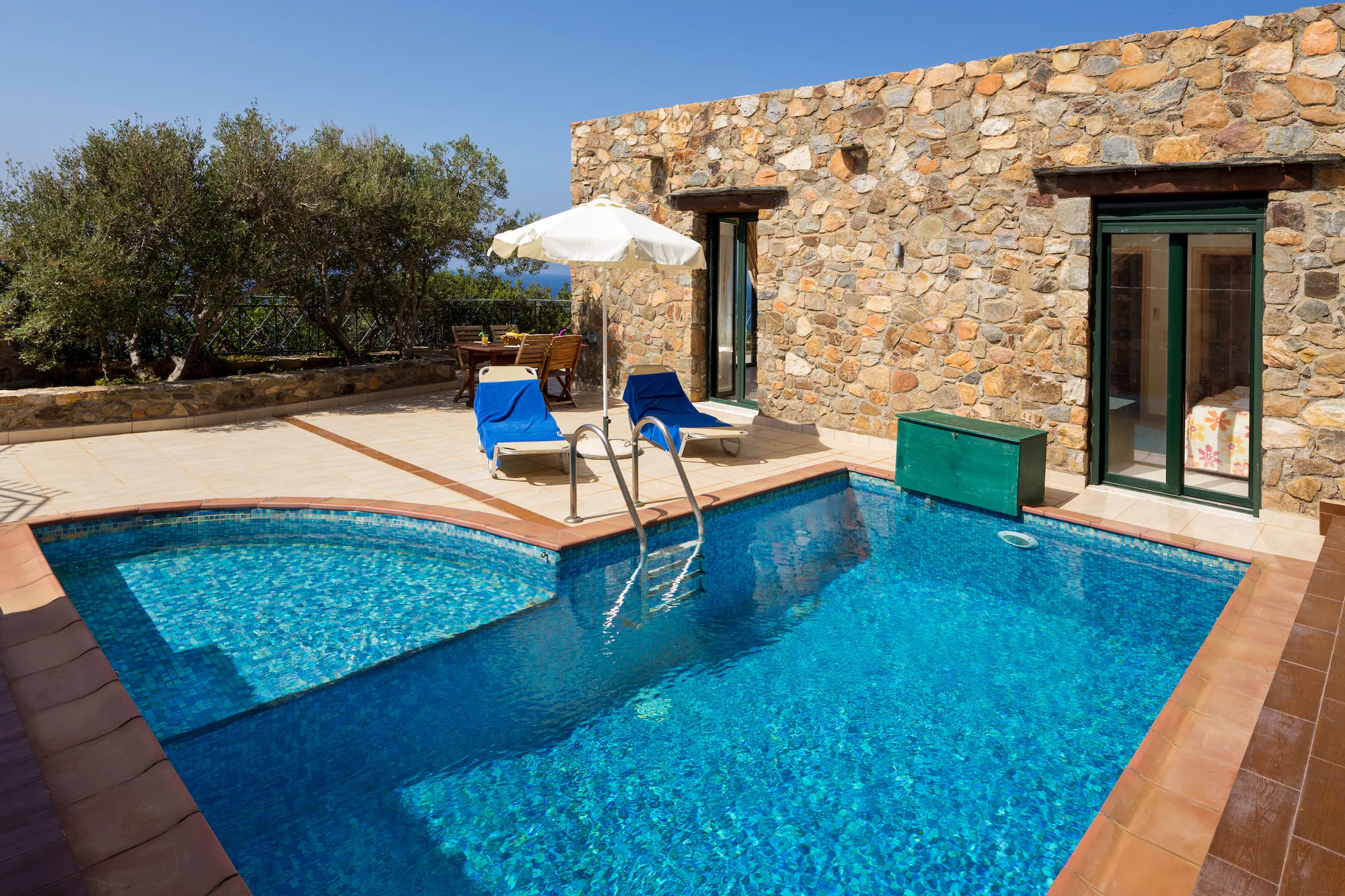 2 Bedrooms Quadruple Villa