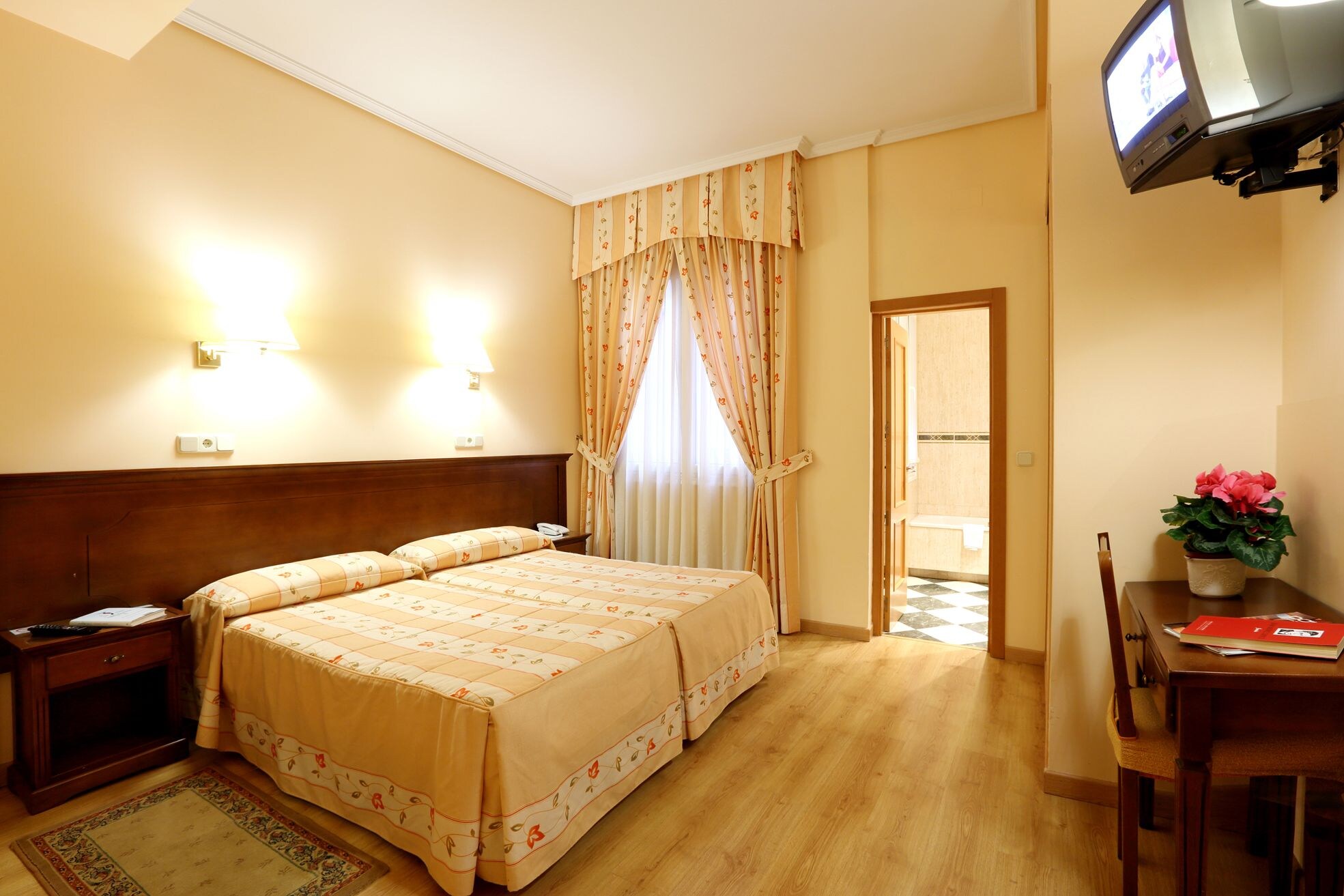 Standard Triple room