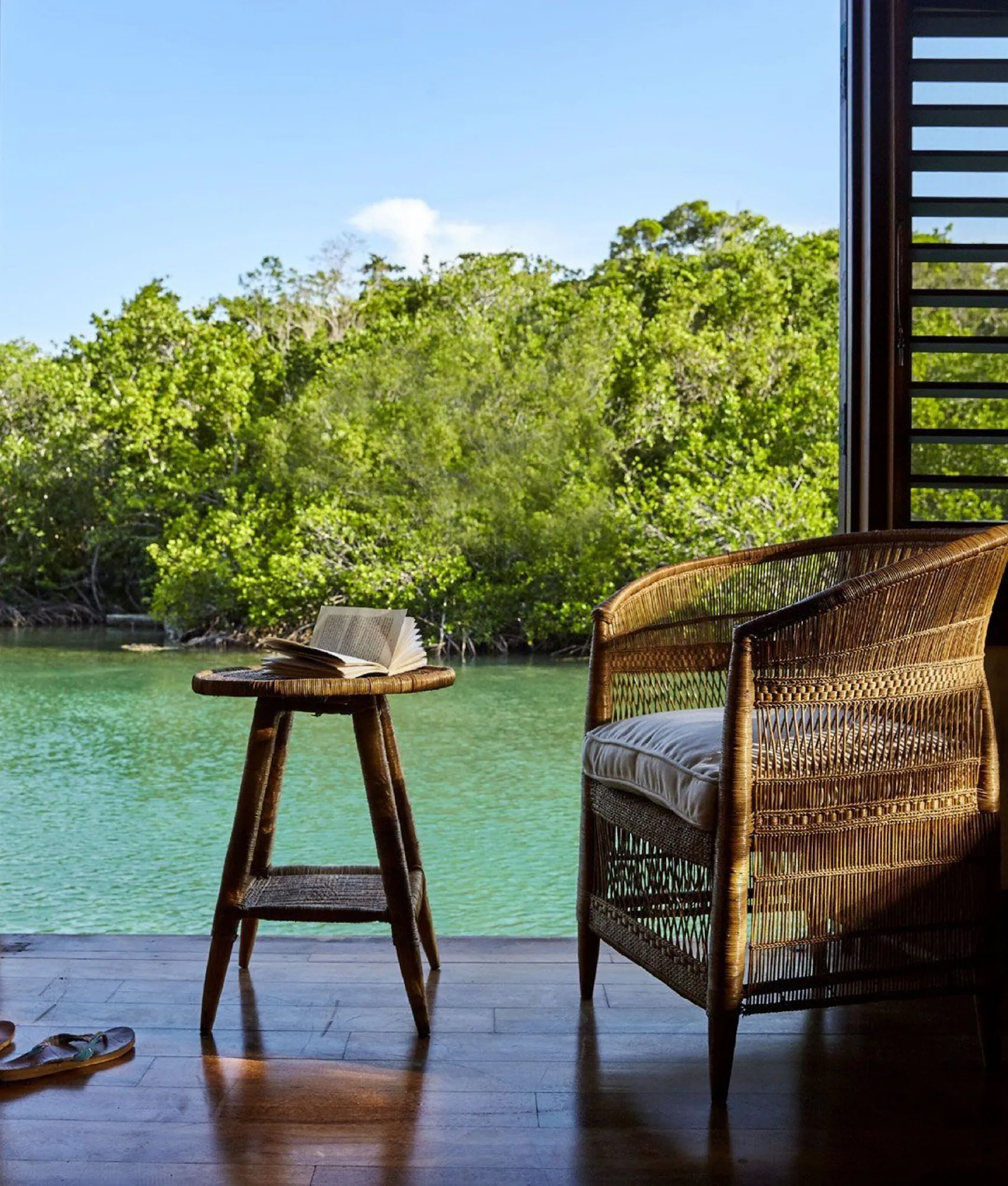 1 Bedroom Beach with Cove view Double Hut full double bed