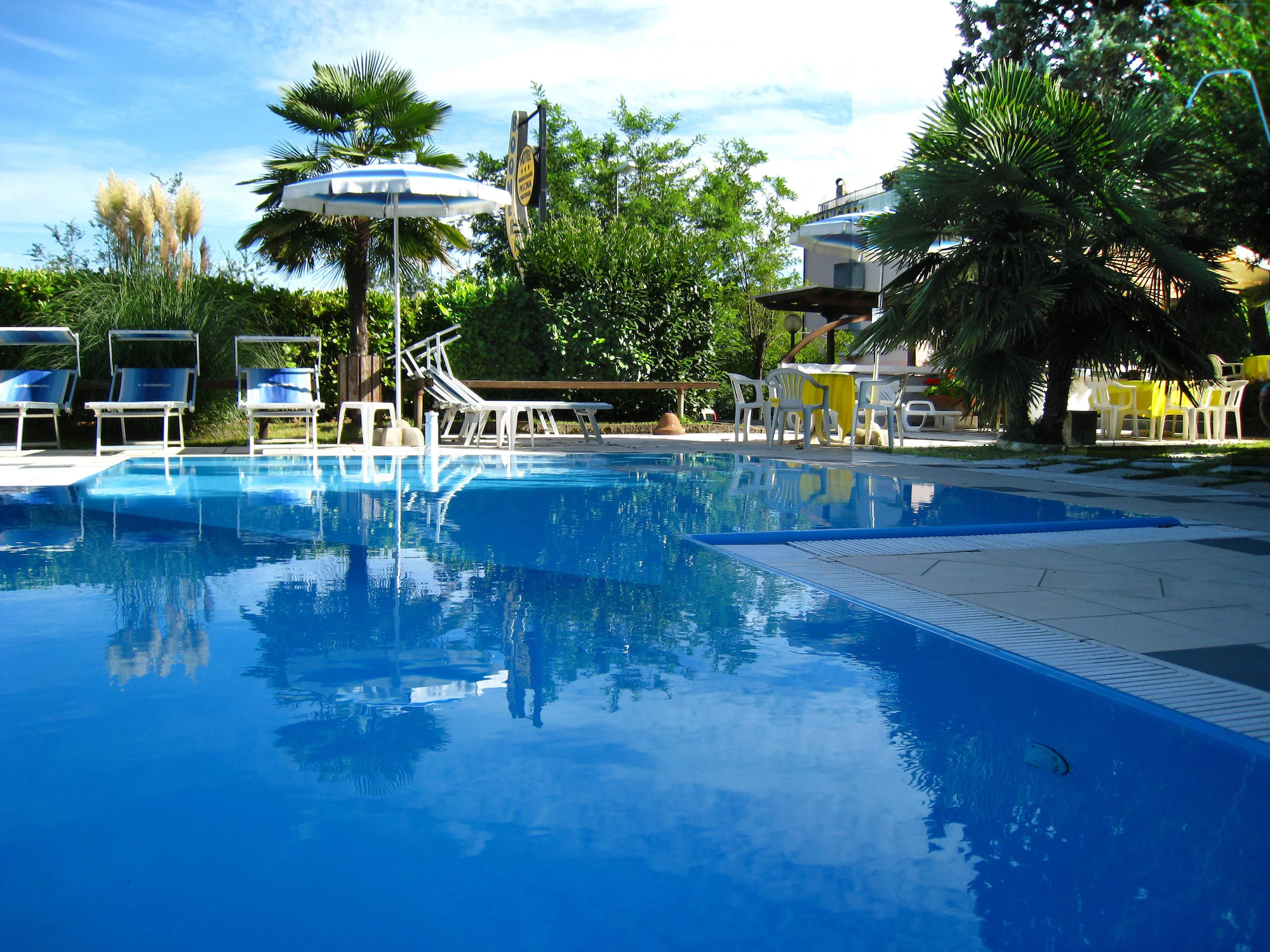 Boomerang exterior
