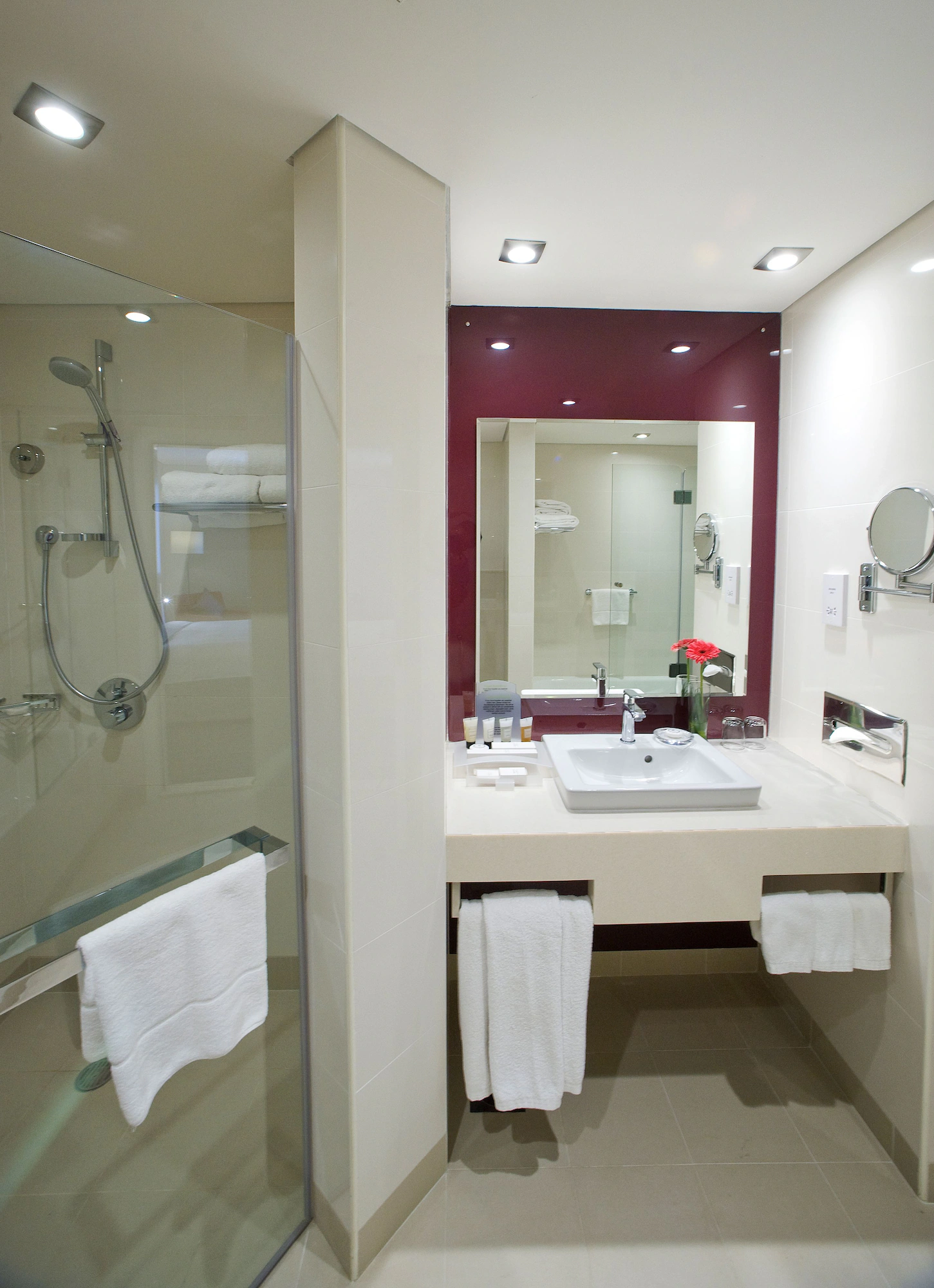 1 Bedroom Double Suite with garden view full double bed