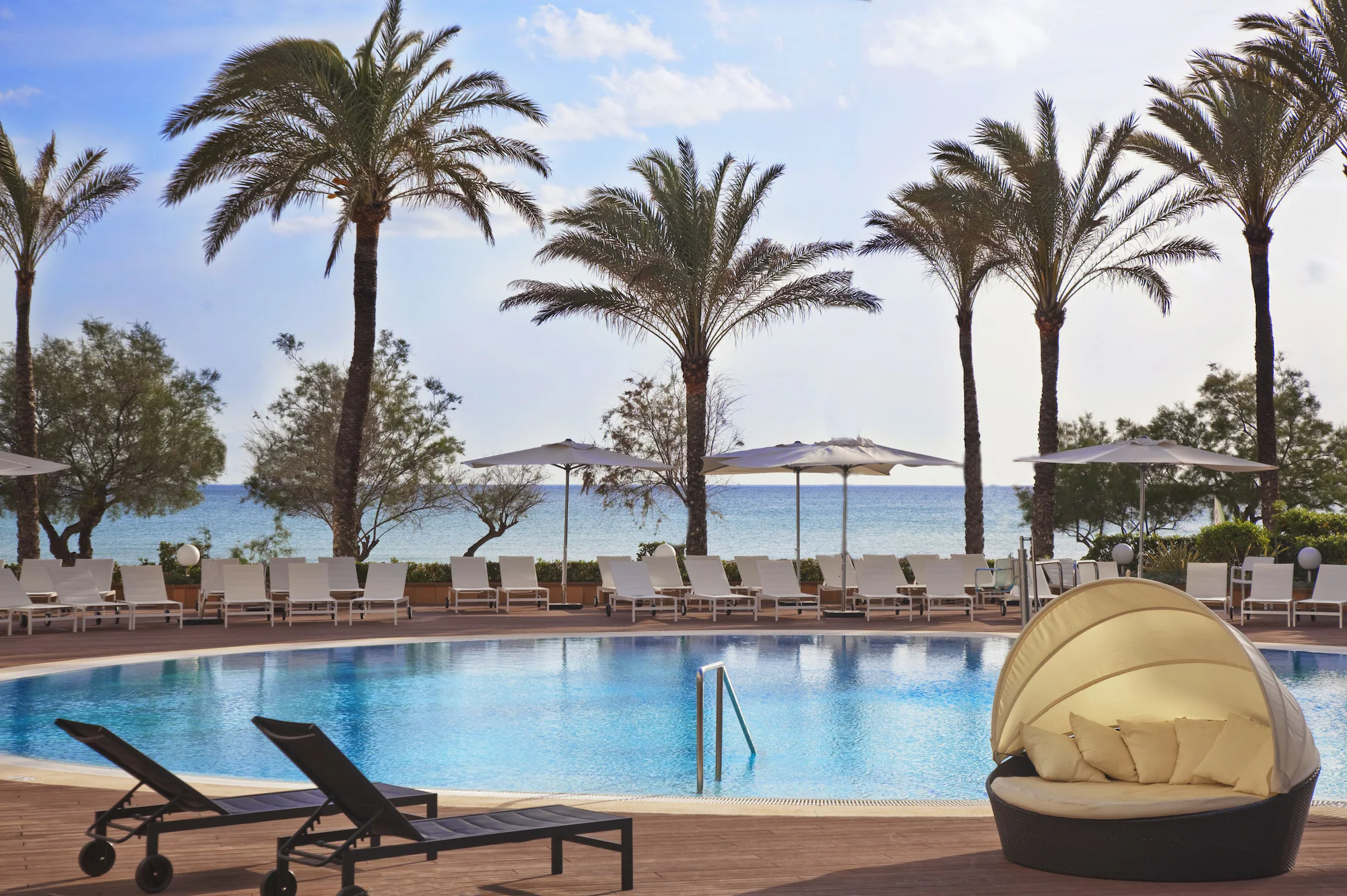 Double room with balcony and with partial sea view twin beds