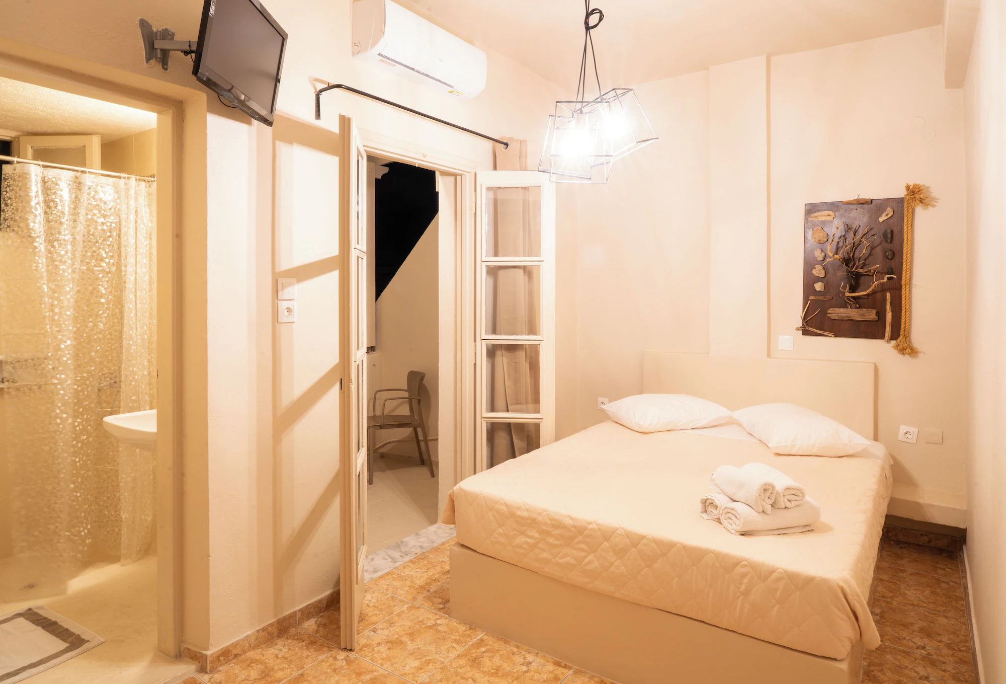 Classic Quadruple room with city view