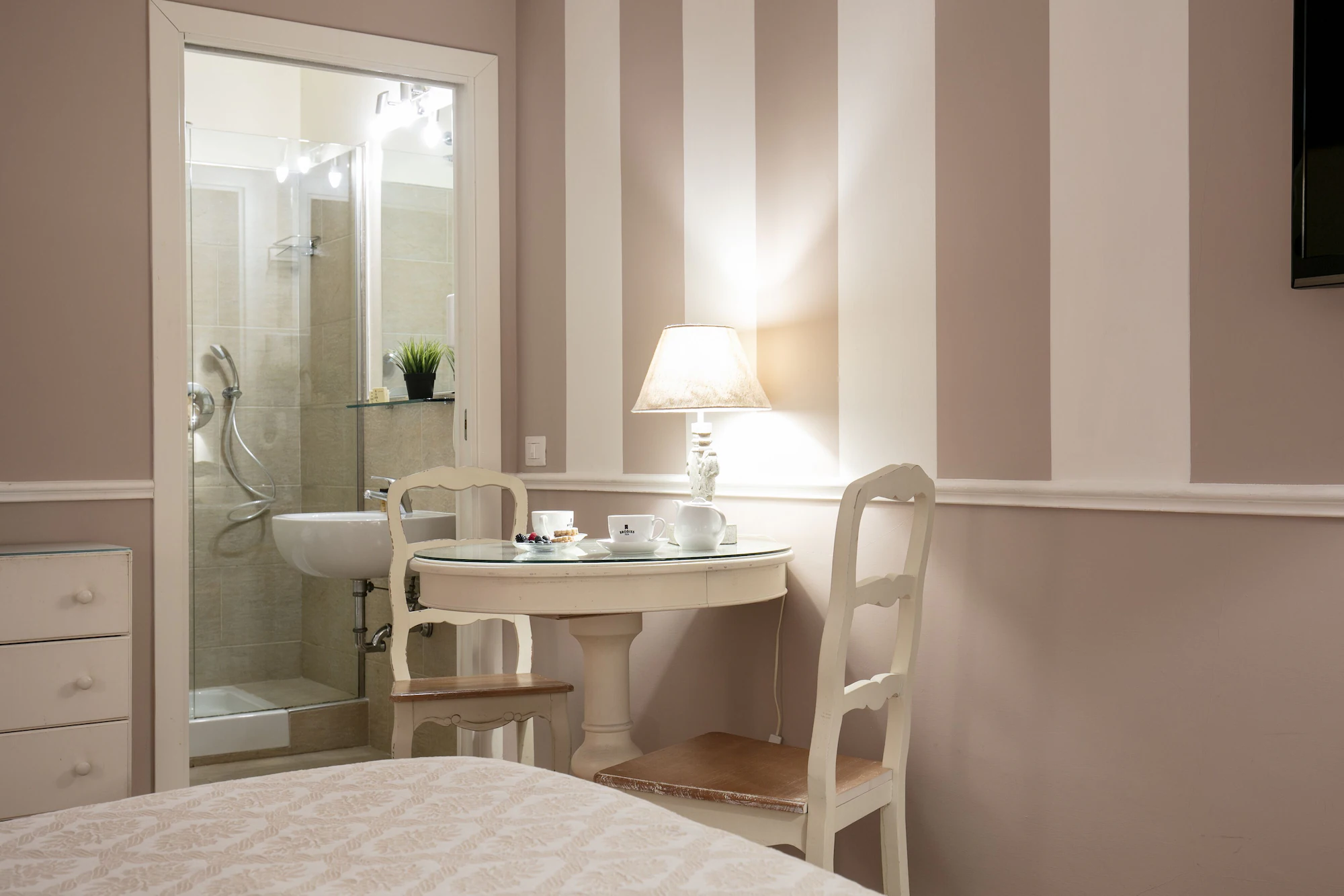 Grand Double room with city view full double bed