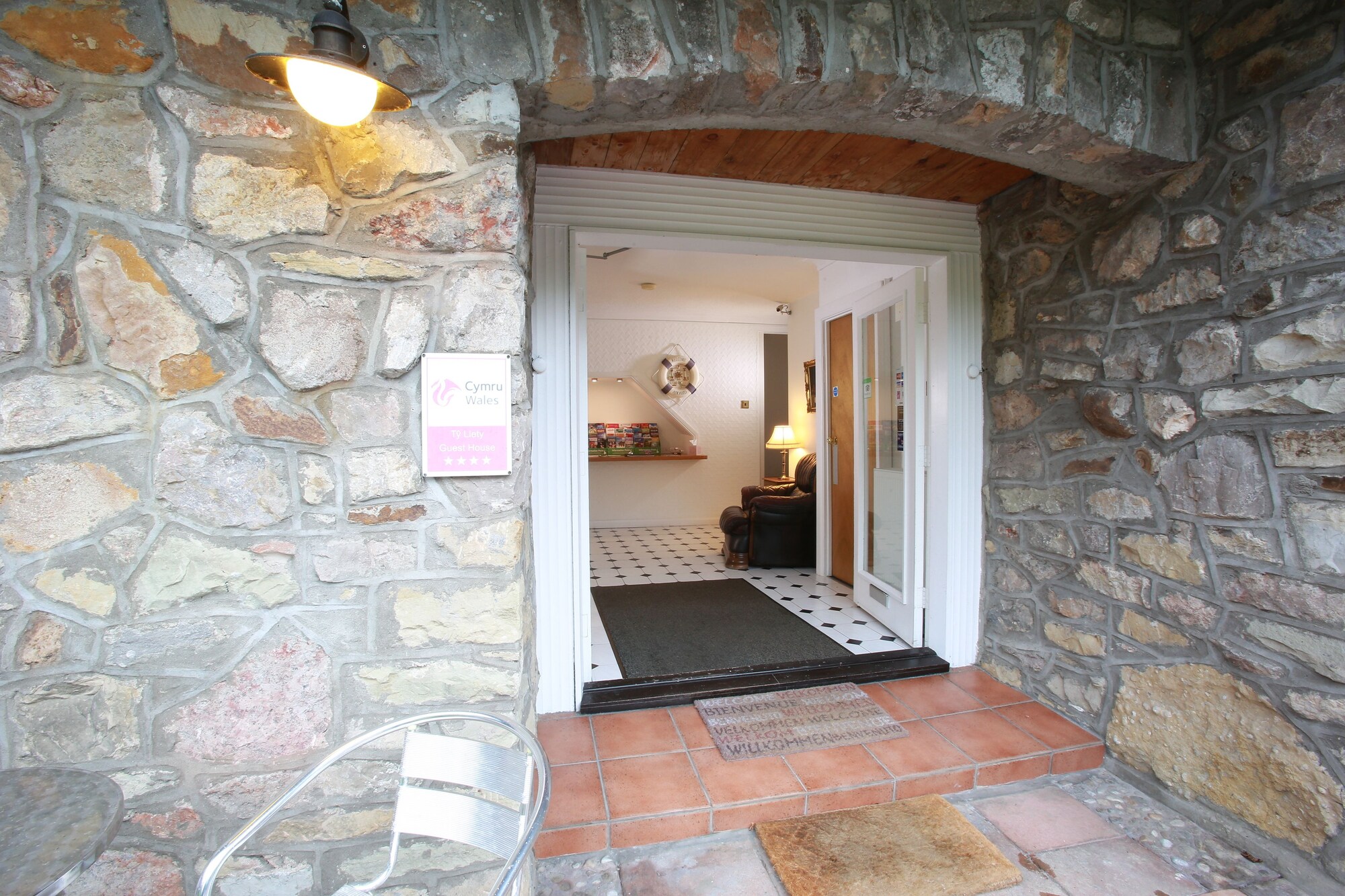 1 Bedroom Luxury Double room with river view full double bed