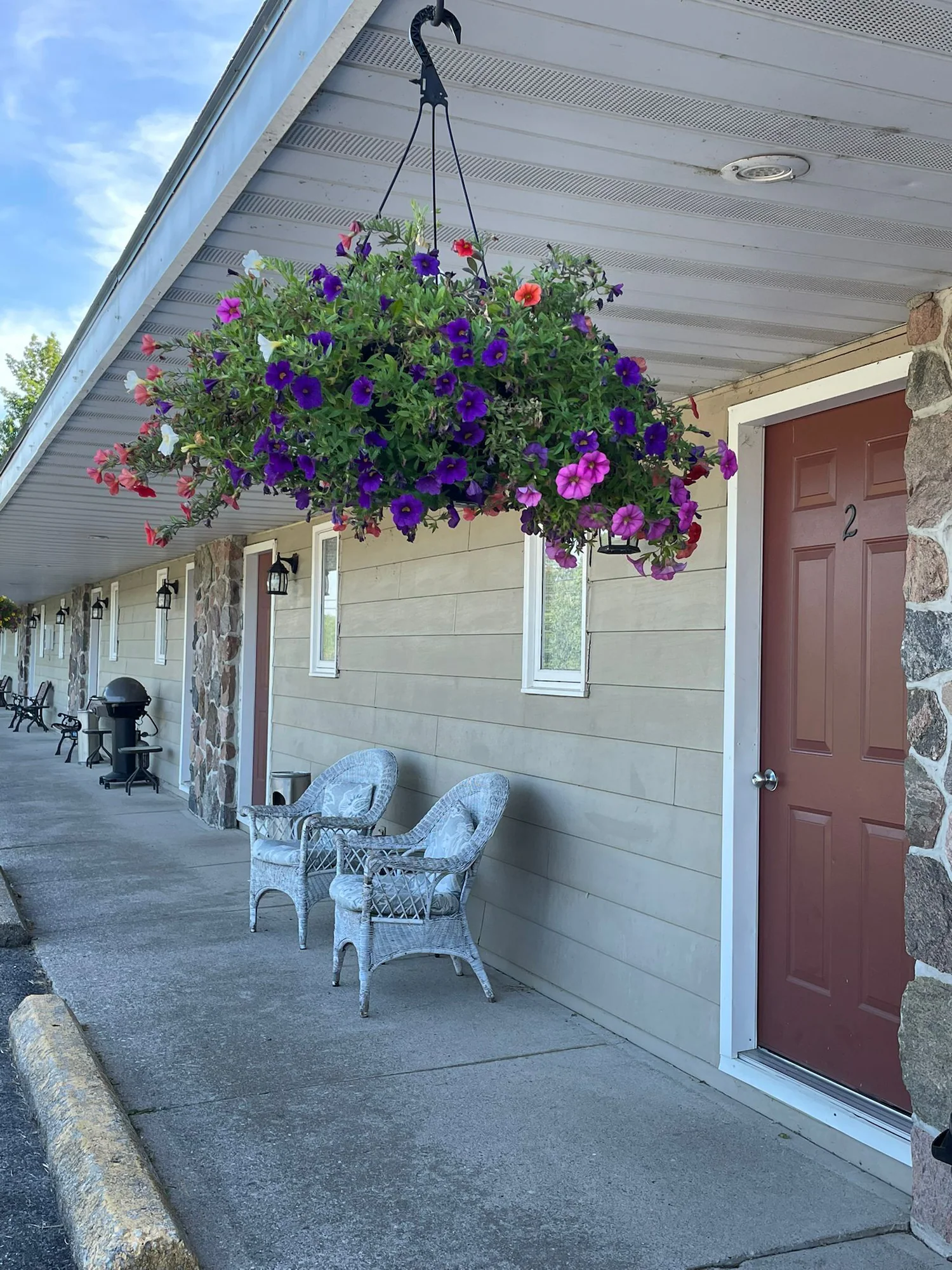 Peninsula Motel exterior