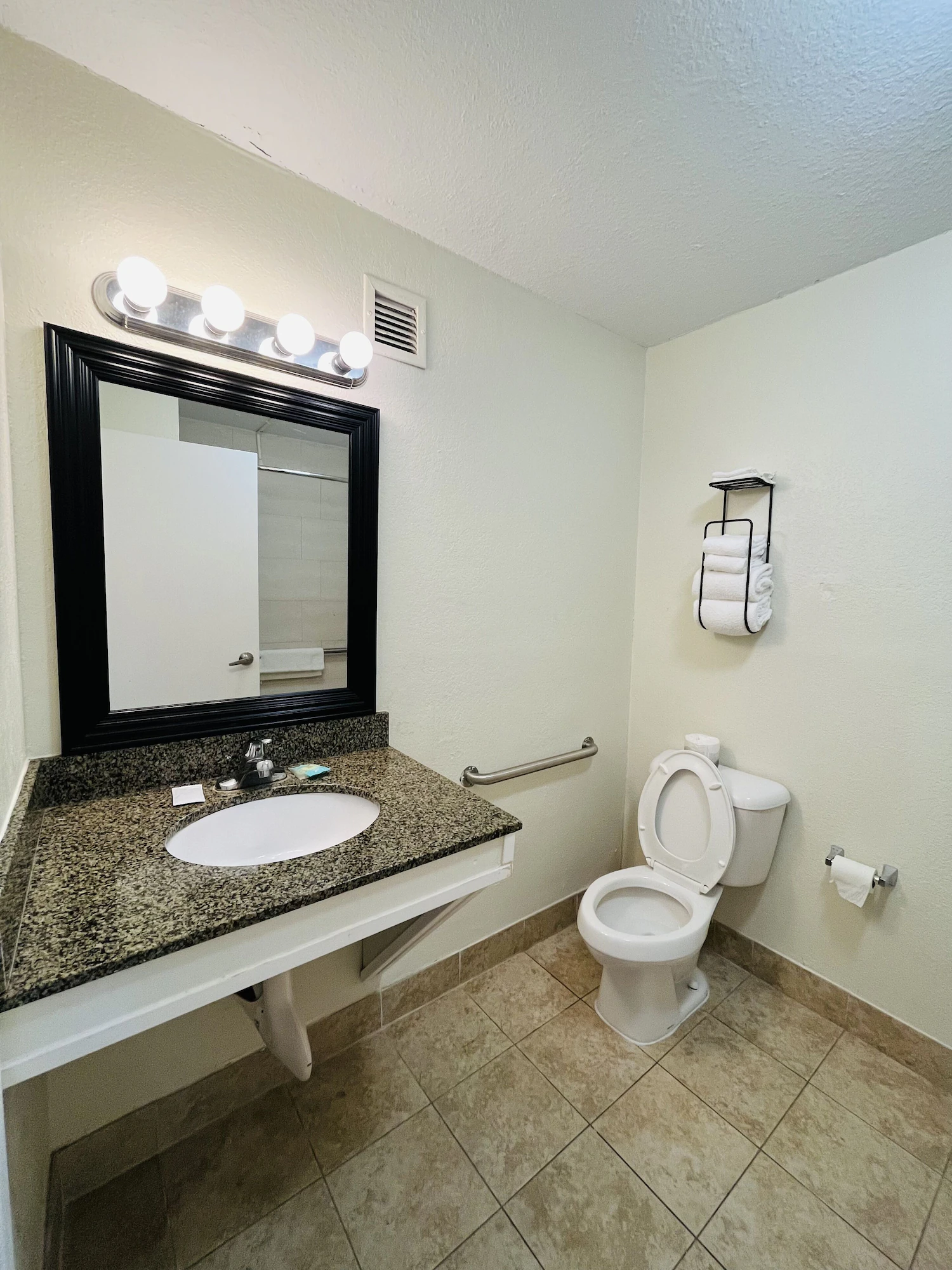 Double Suite full double bed