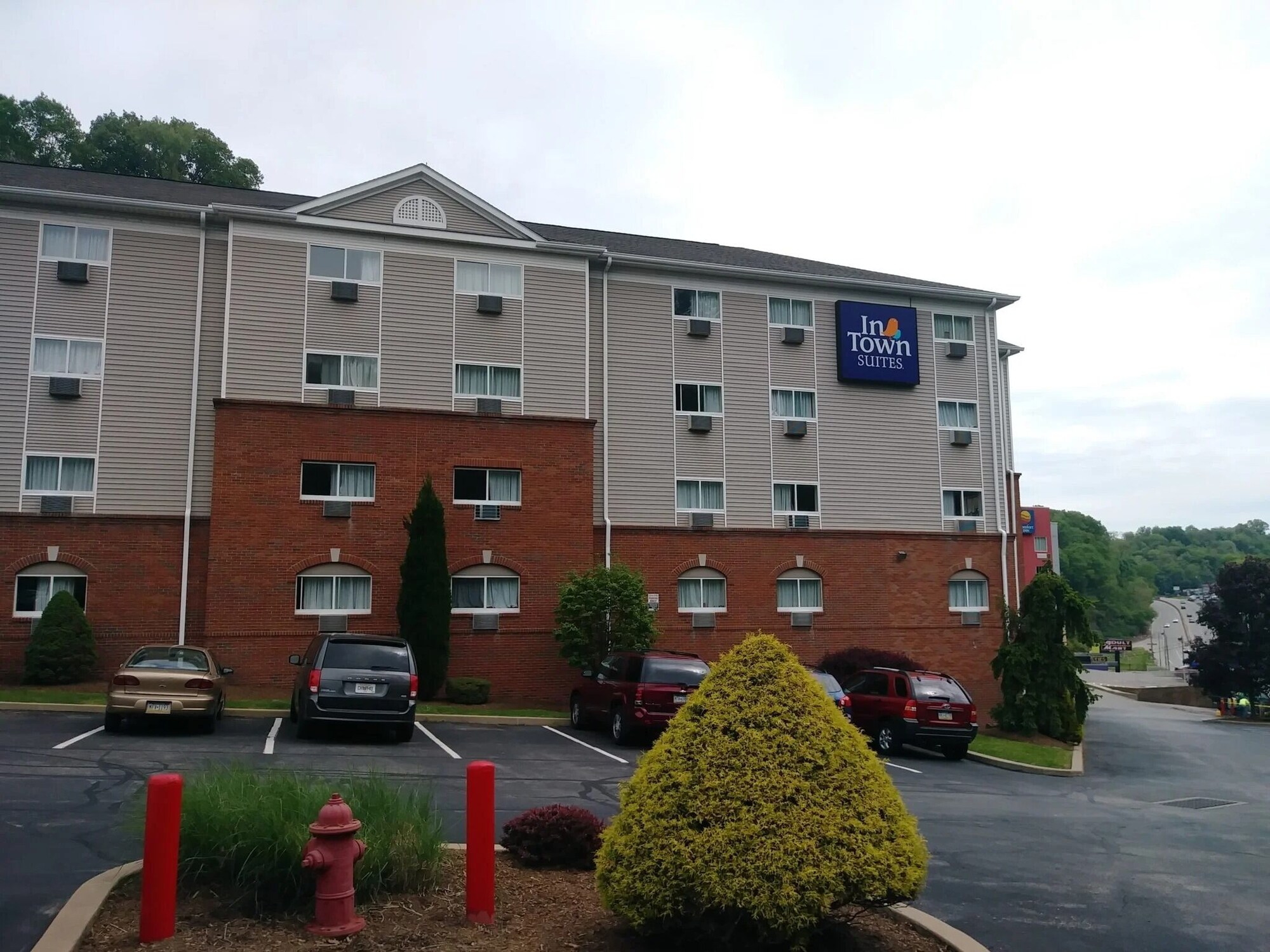 InTown Suites Extended Stay Pittsburgh PA exterior
