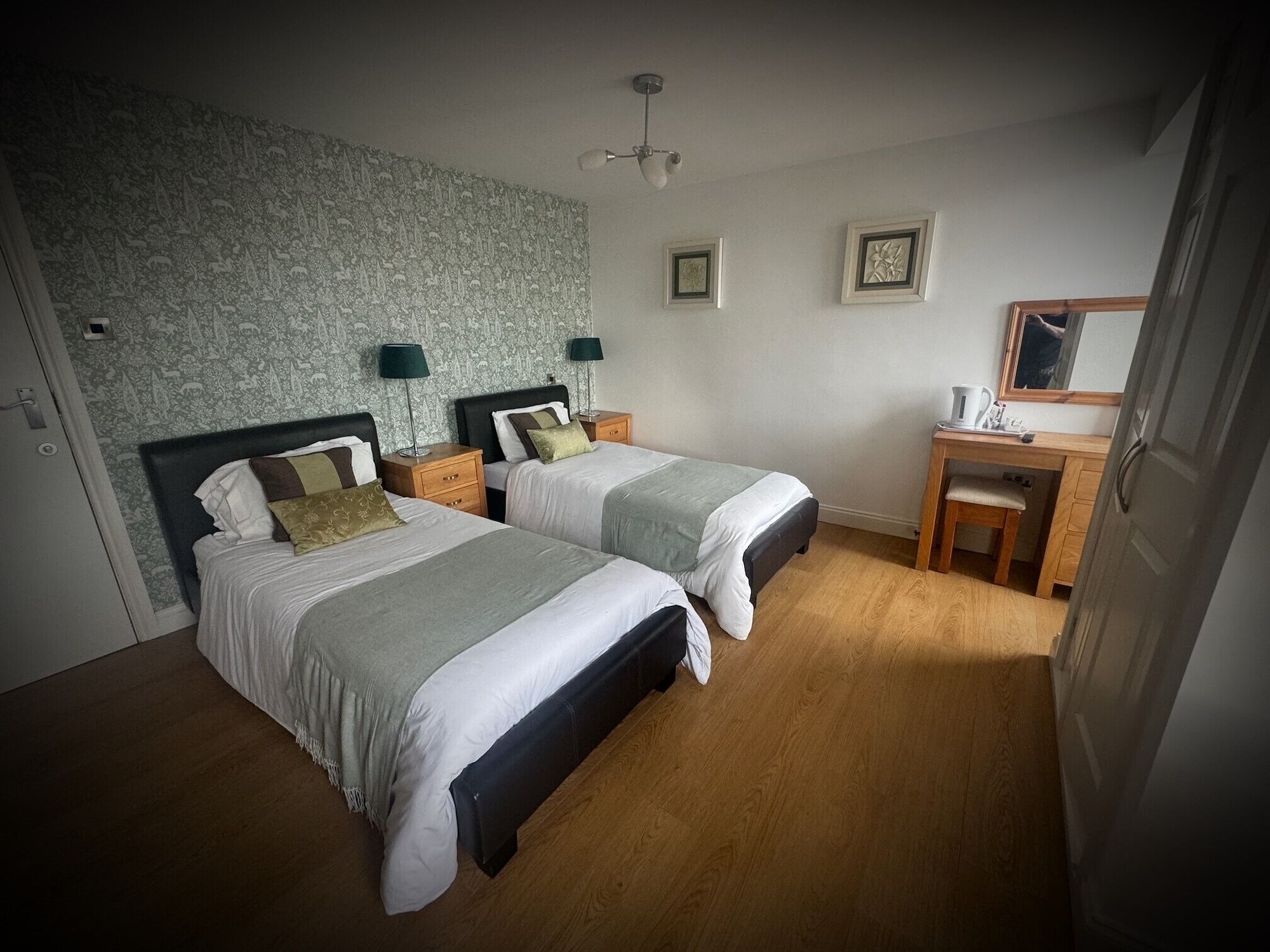 Deluxe Double room with water view twin beds