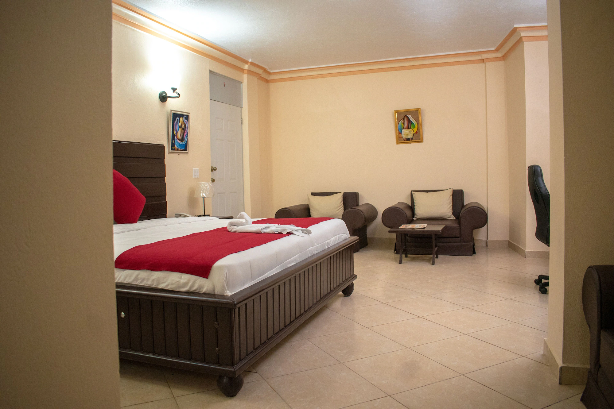 1 Bedroom Double Suite full double bed