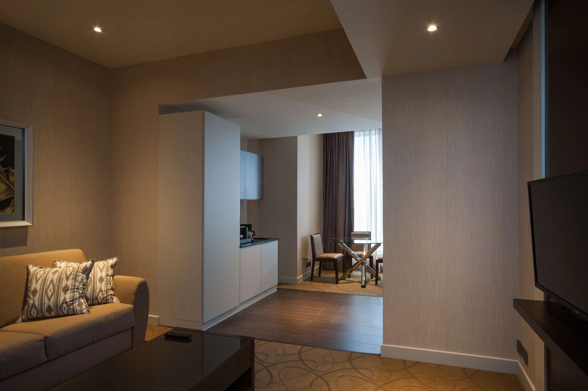 1 Bedroom Corner Double Suite with city view full double bed
