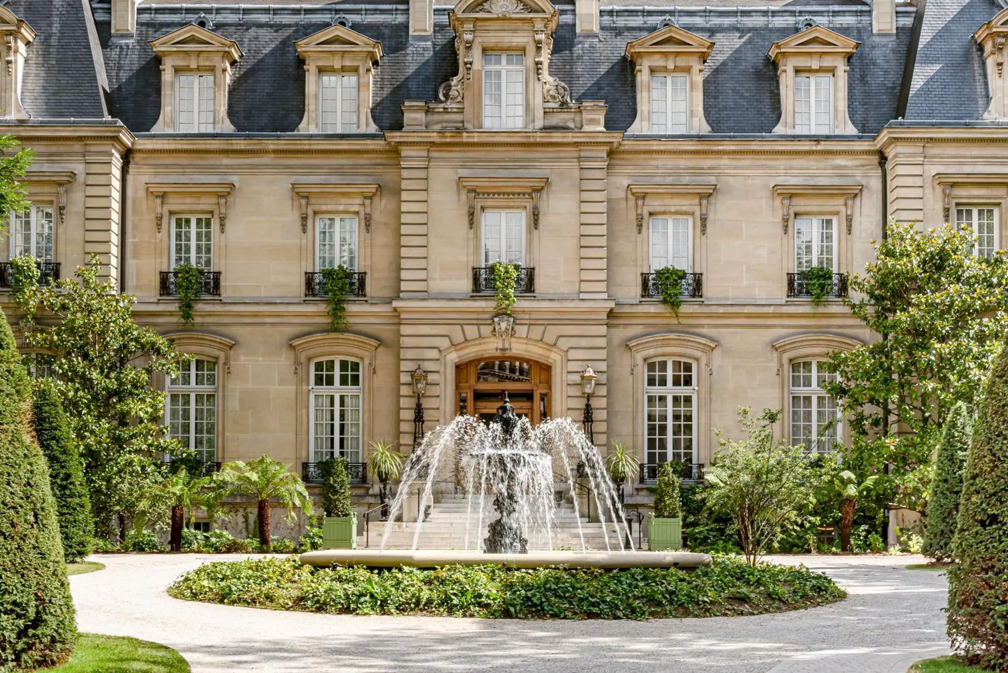 Saint James Paris exterior