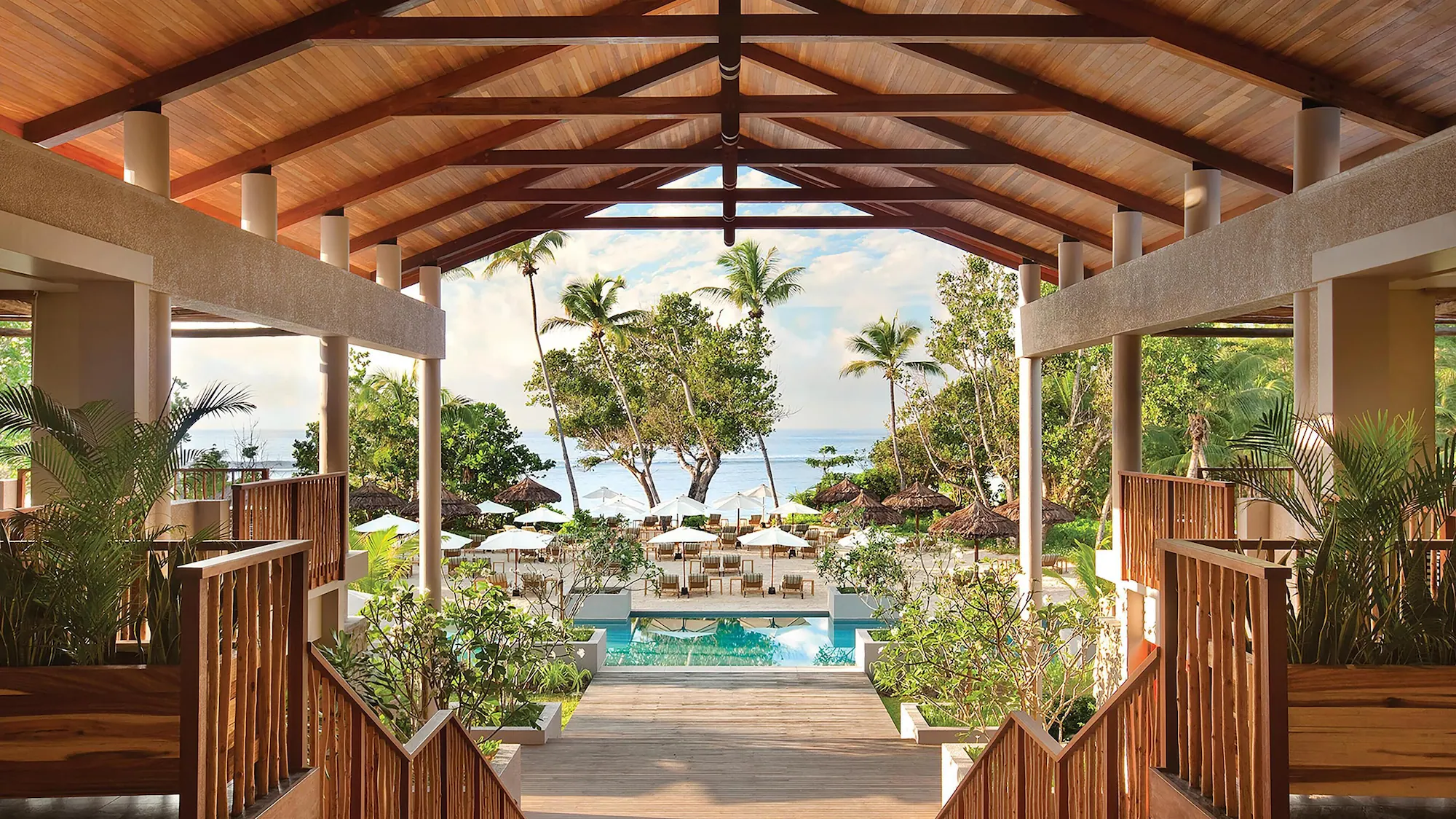 Deluxe Double Garden room with ocean view twin beds