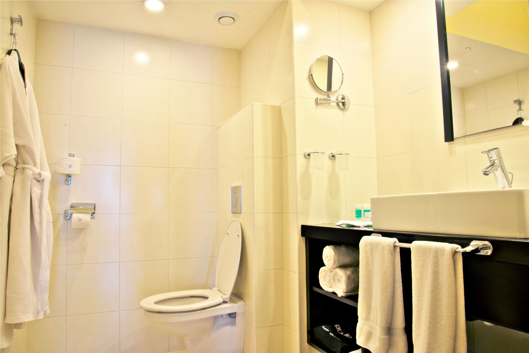 Deluxe Double room with city view full double bed