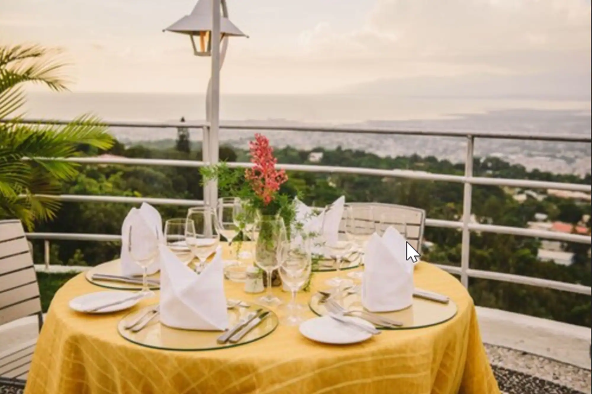 1 Bedroom Standard Single room with garden view full double bed