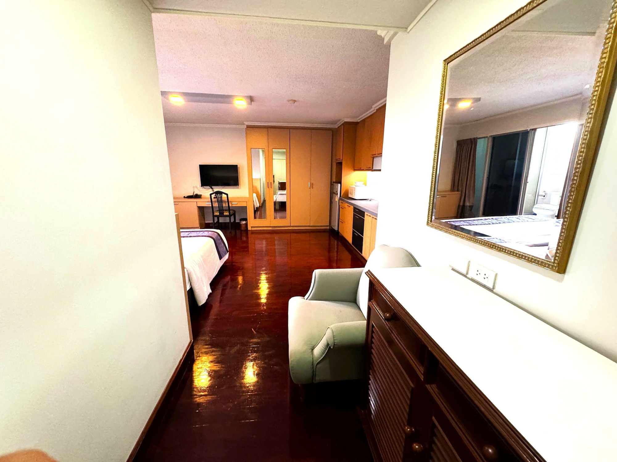 Deluxe Double Basement room full double bed
