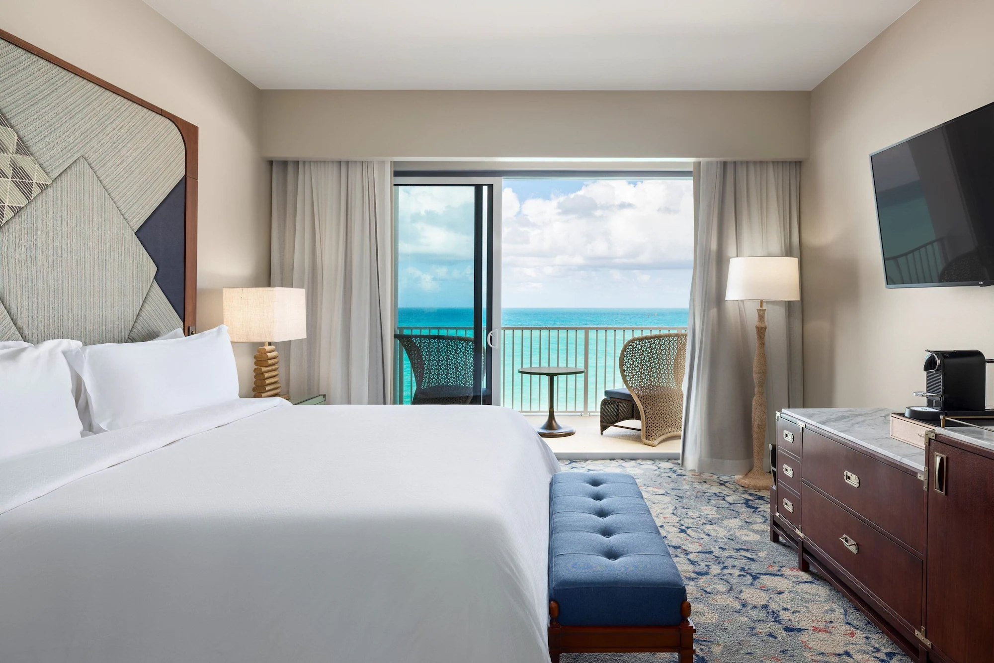1 Bedroom Standard Double room with balcony and with sea view full double bed