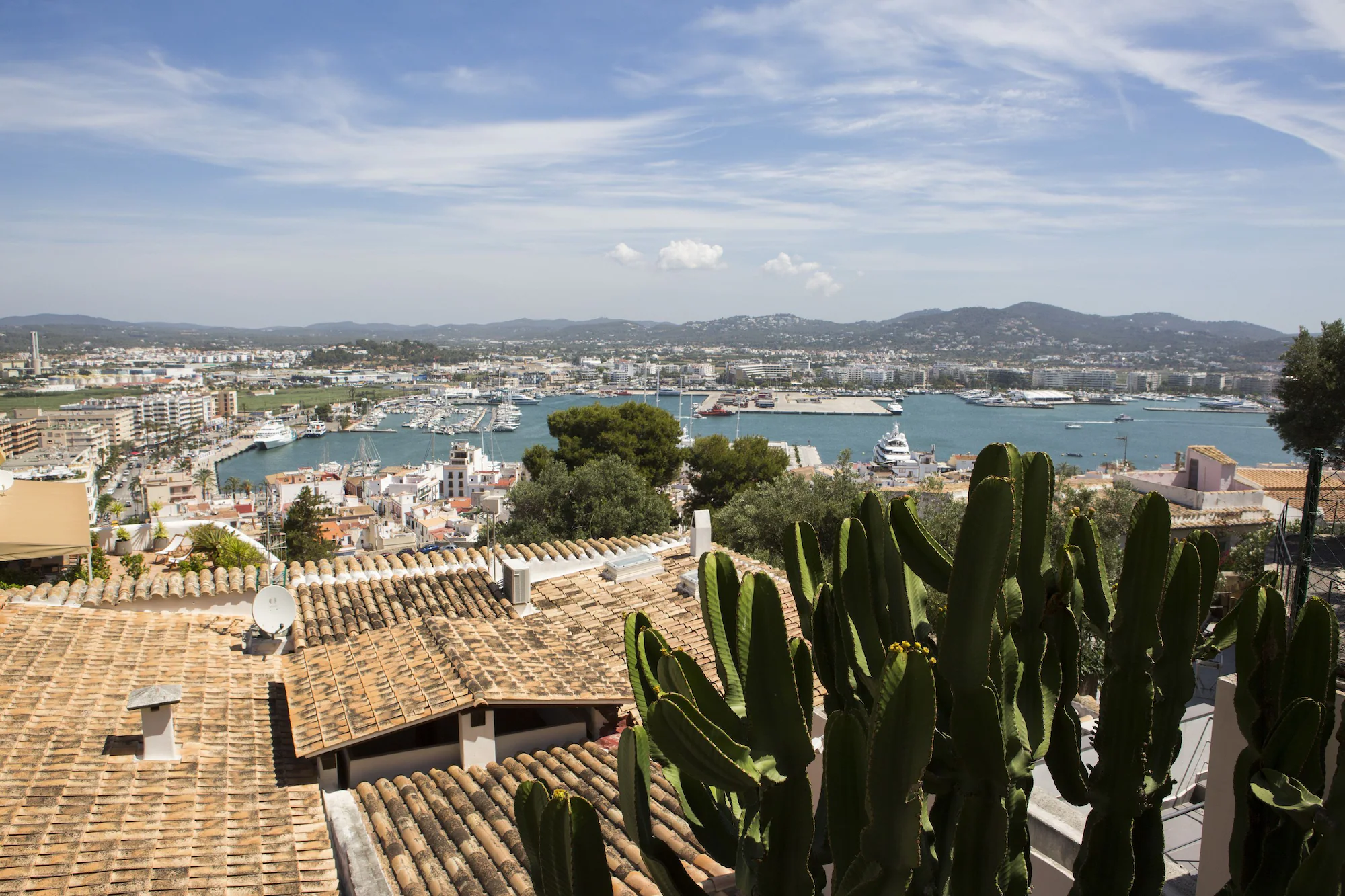 2 Bedrooms Deluxe Quadruple room with balcony and with sea view