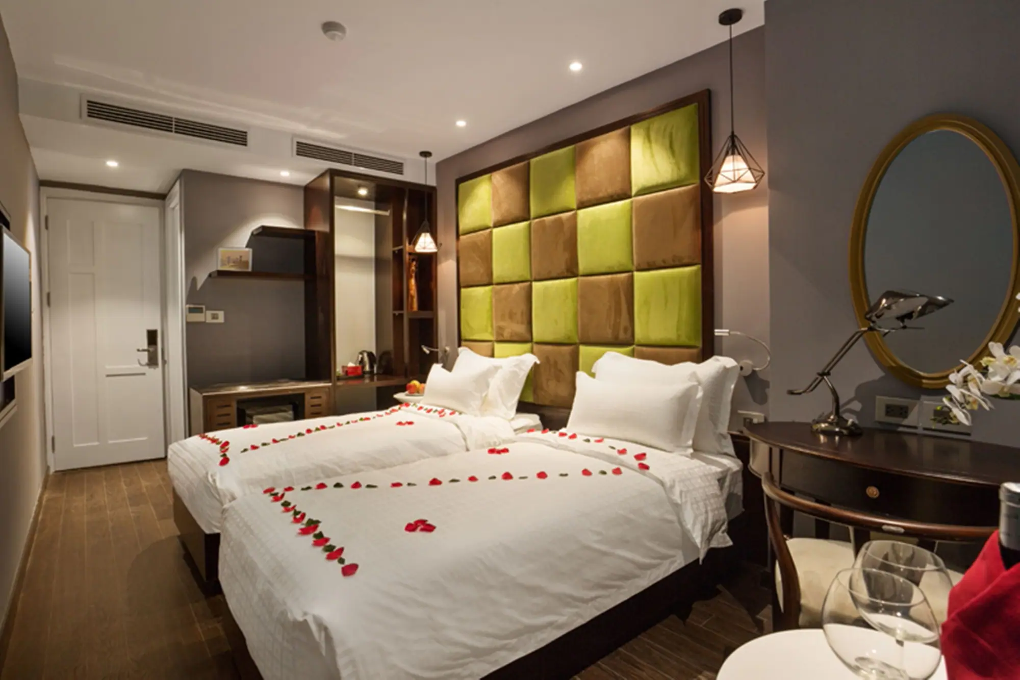 Deluxe Double room with balcony and with view full double bed