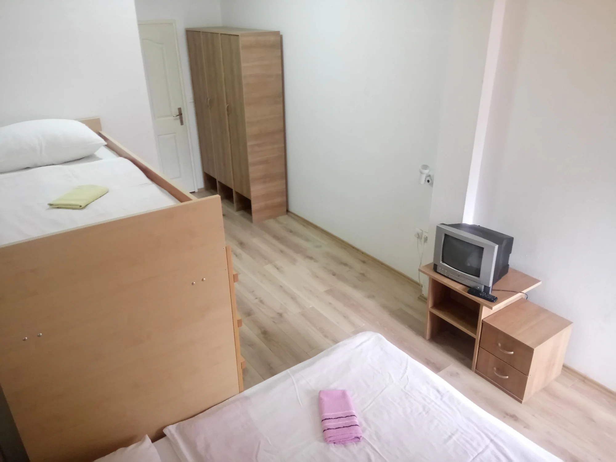 Classic Quadruple Studio twin beds