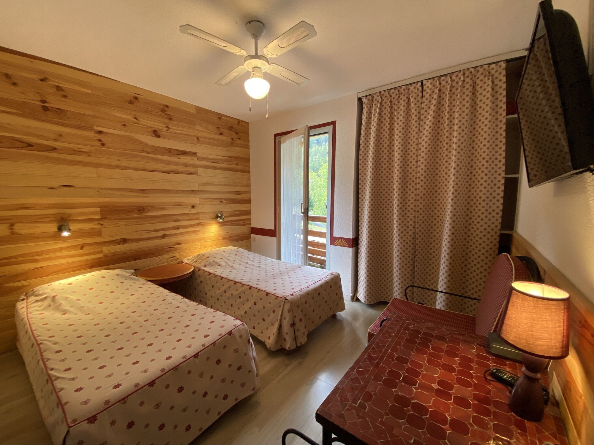 Economy Double room with view twin beds