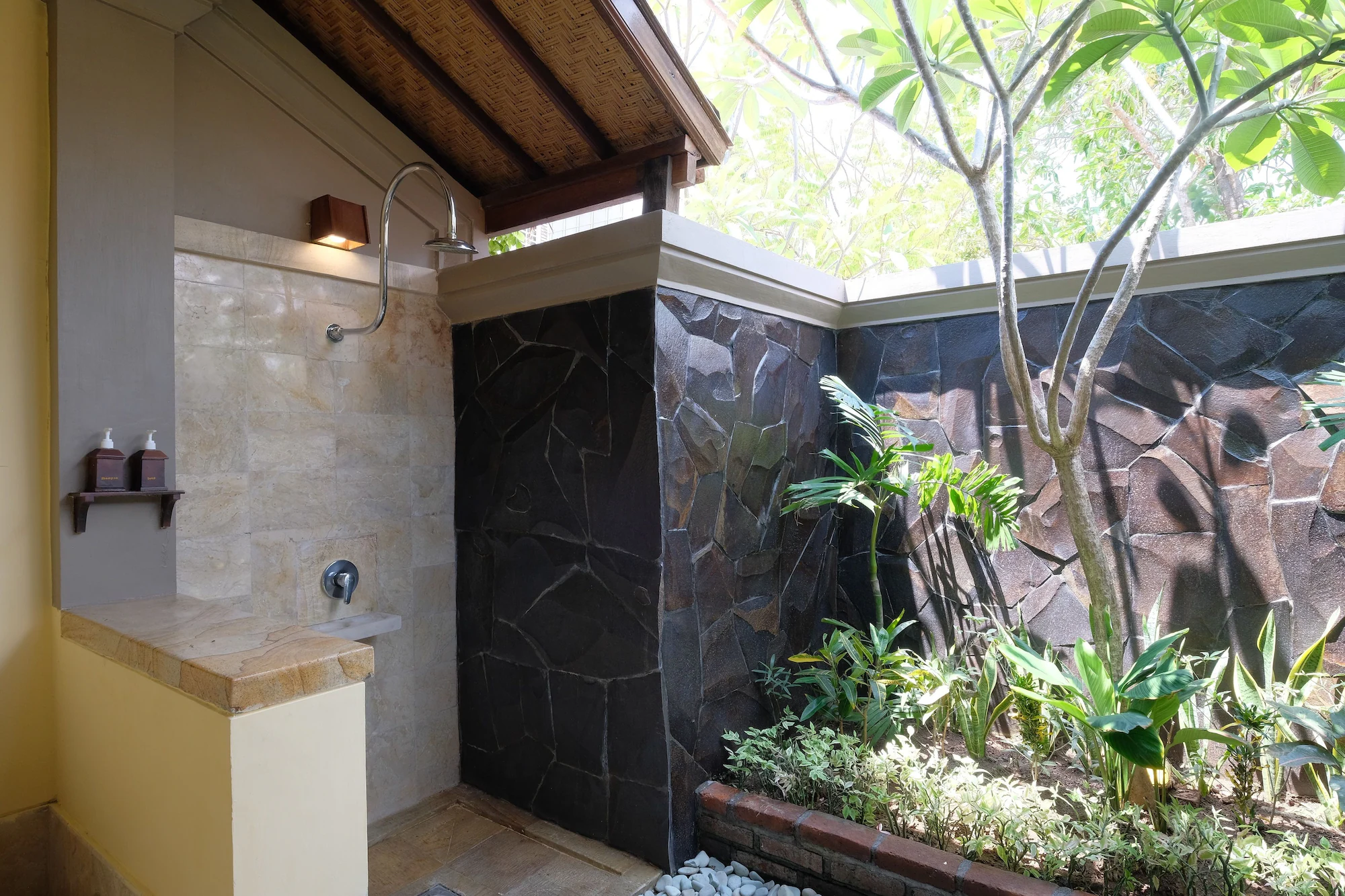 Grand Private Hot Spring and Pool Double Courtyard Villa full double bed