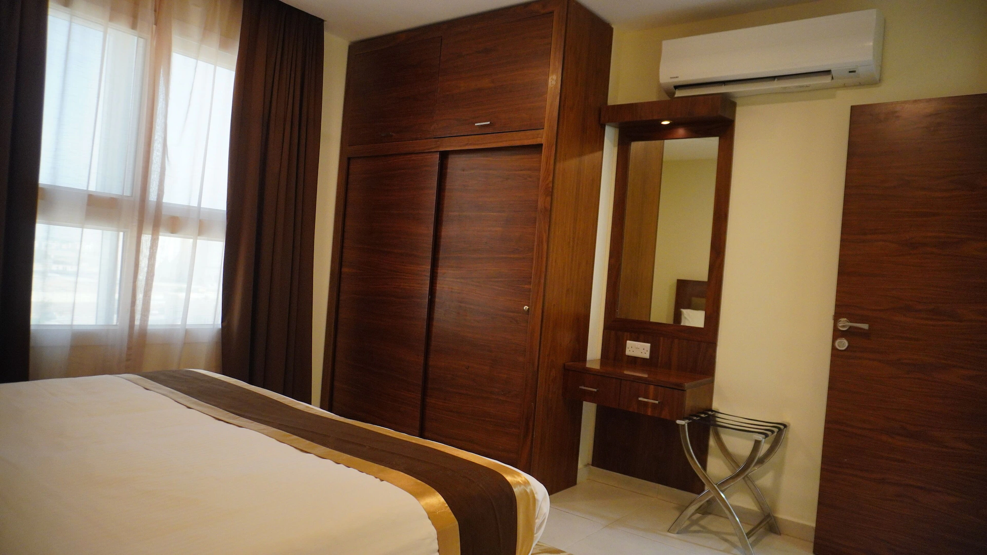 Deluxe Double room with city view full double bed