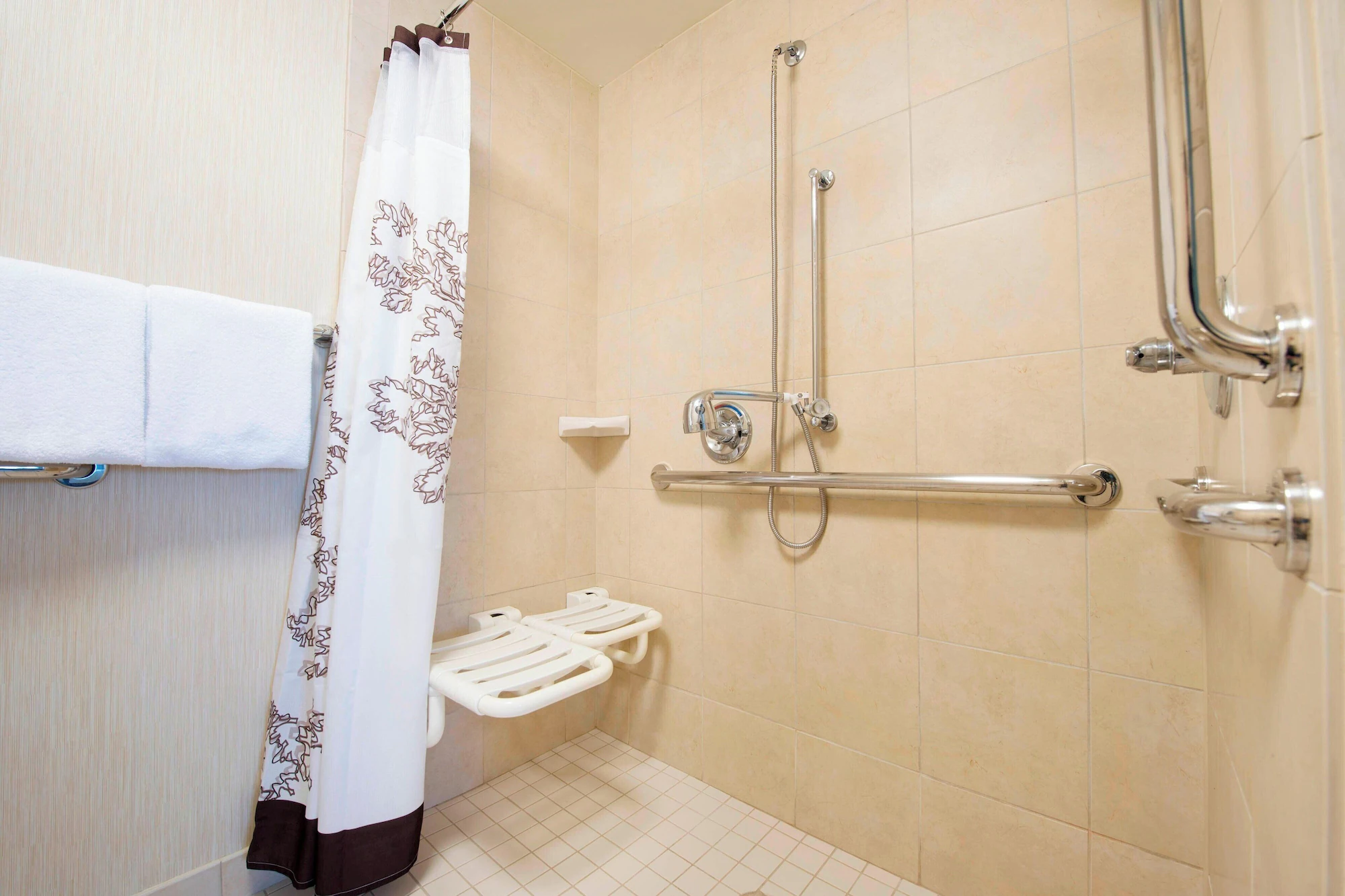 1 Bedroom Grand Double Suite full double bed
