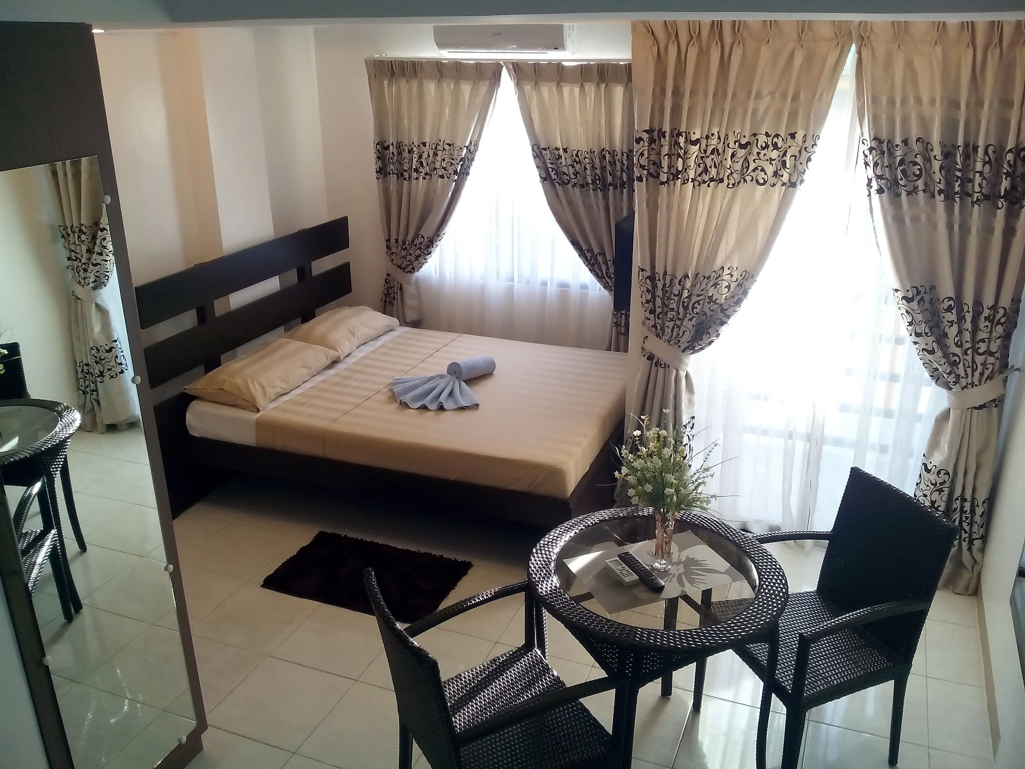 1 Bedroom Single Apartment with street view