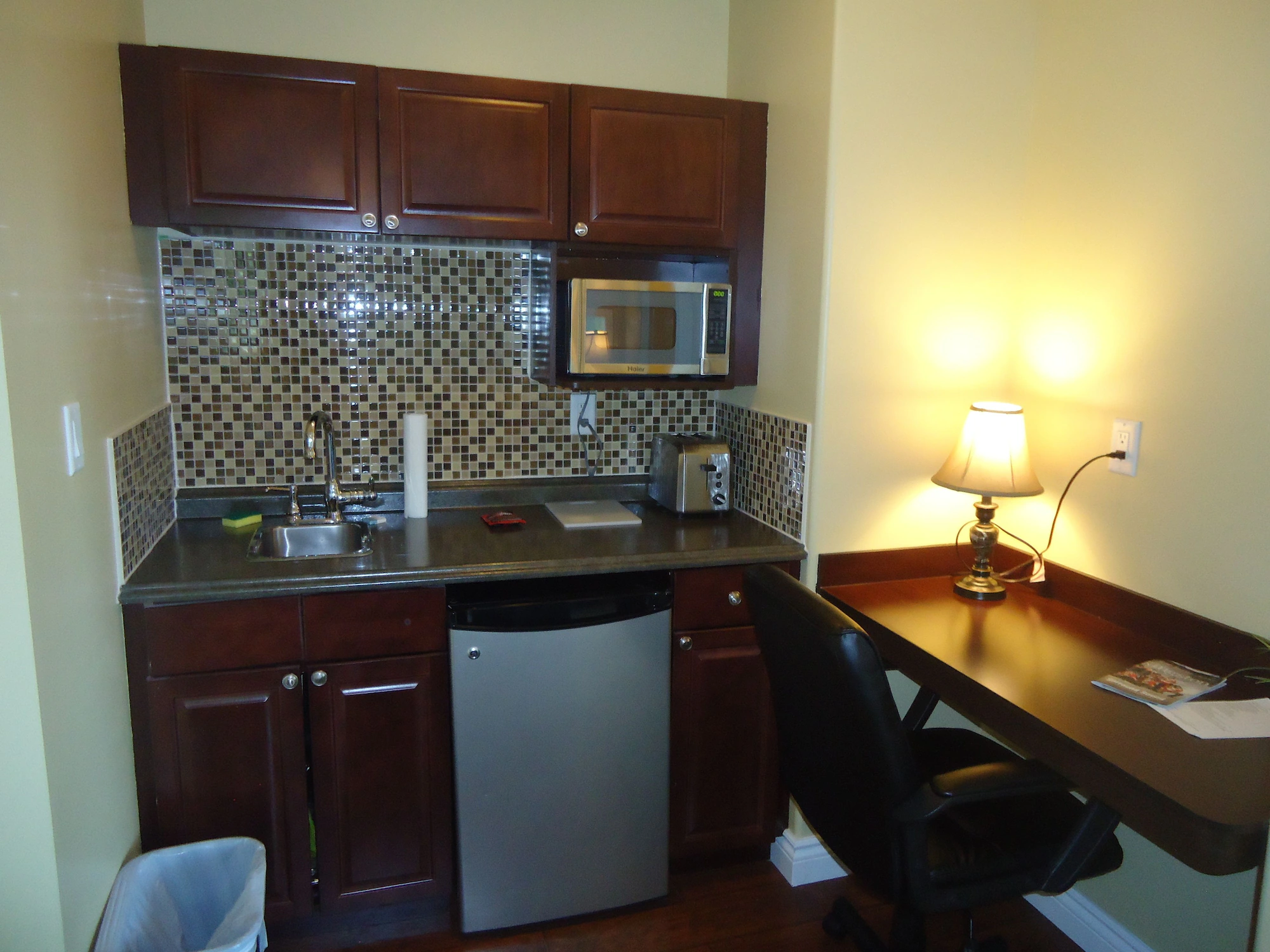 1 Bedroom Double Suite with lake view full double bed