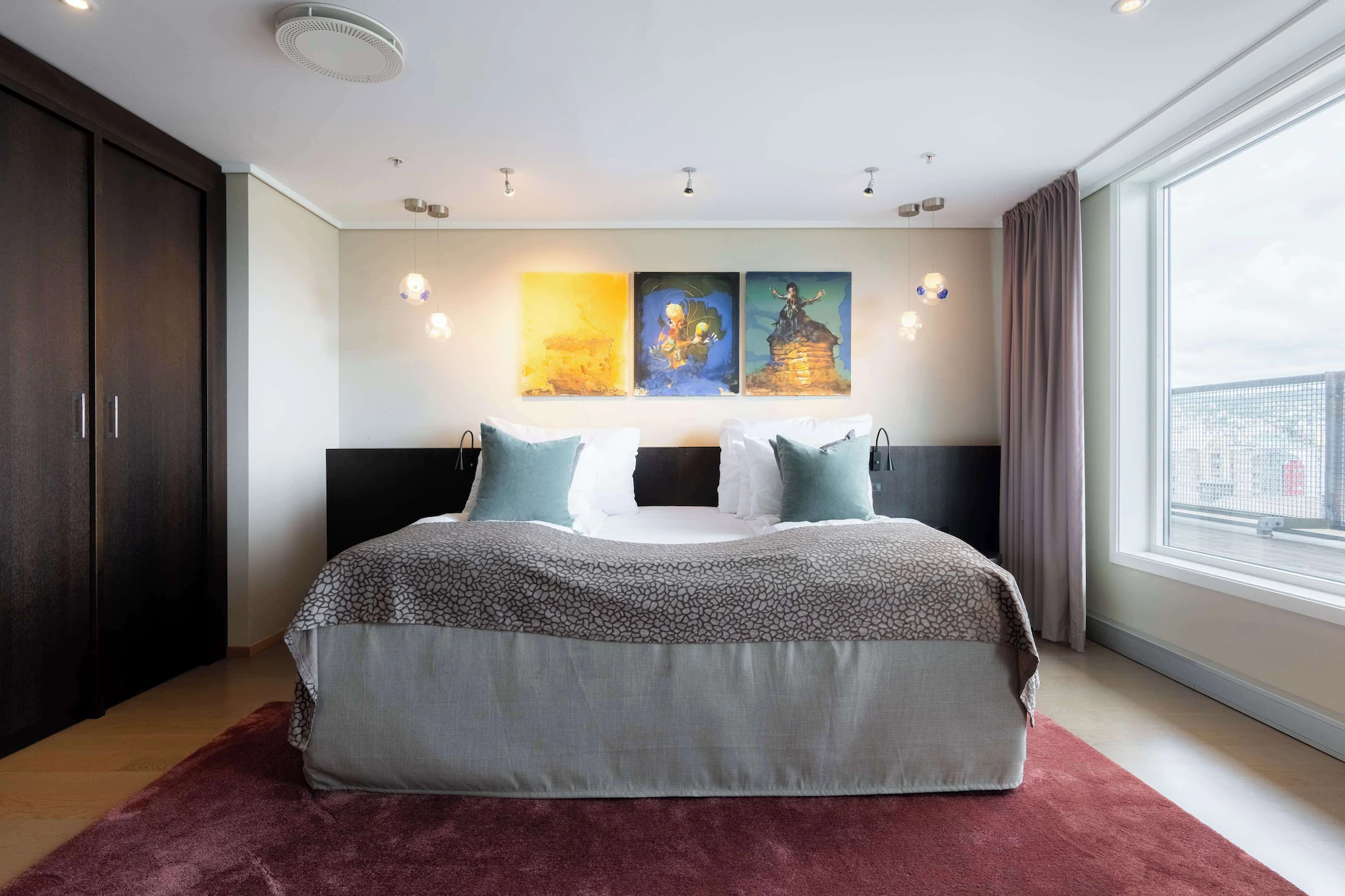 Double Suite full double bed