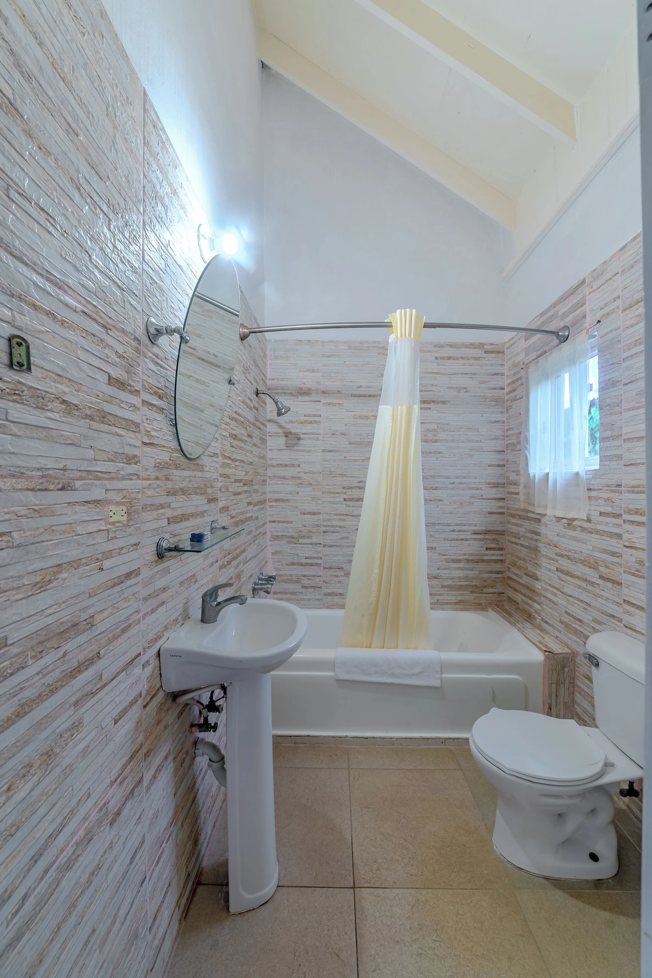 Classic Double room with partial ocean view full double bed