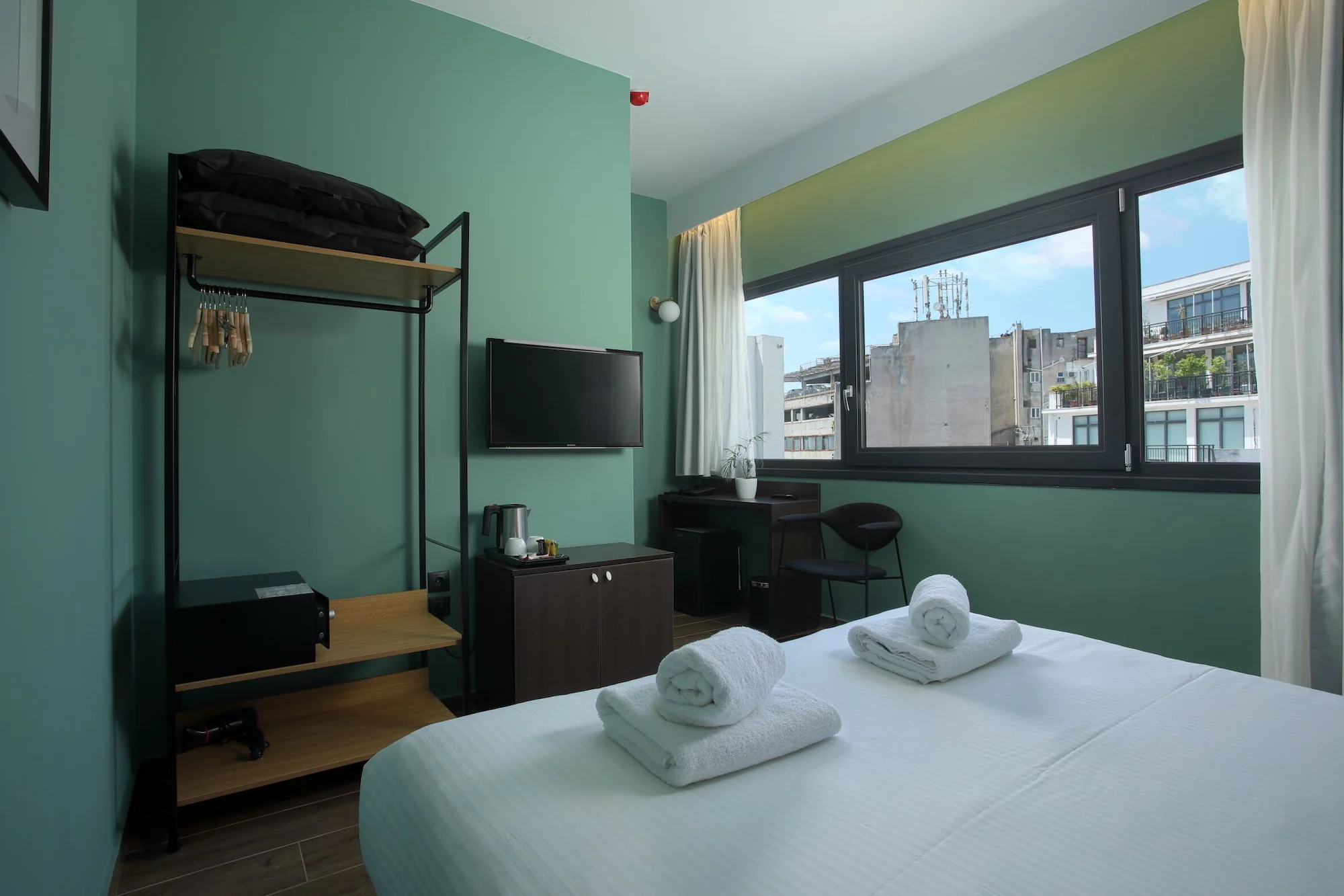 Deluxe Double room with balcony and with view full double bed