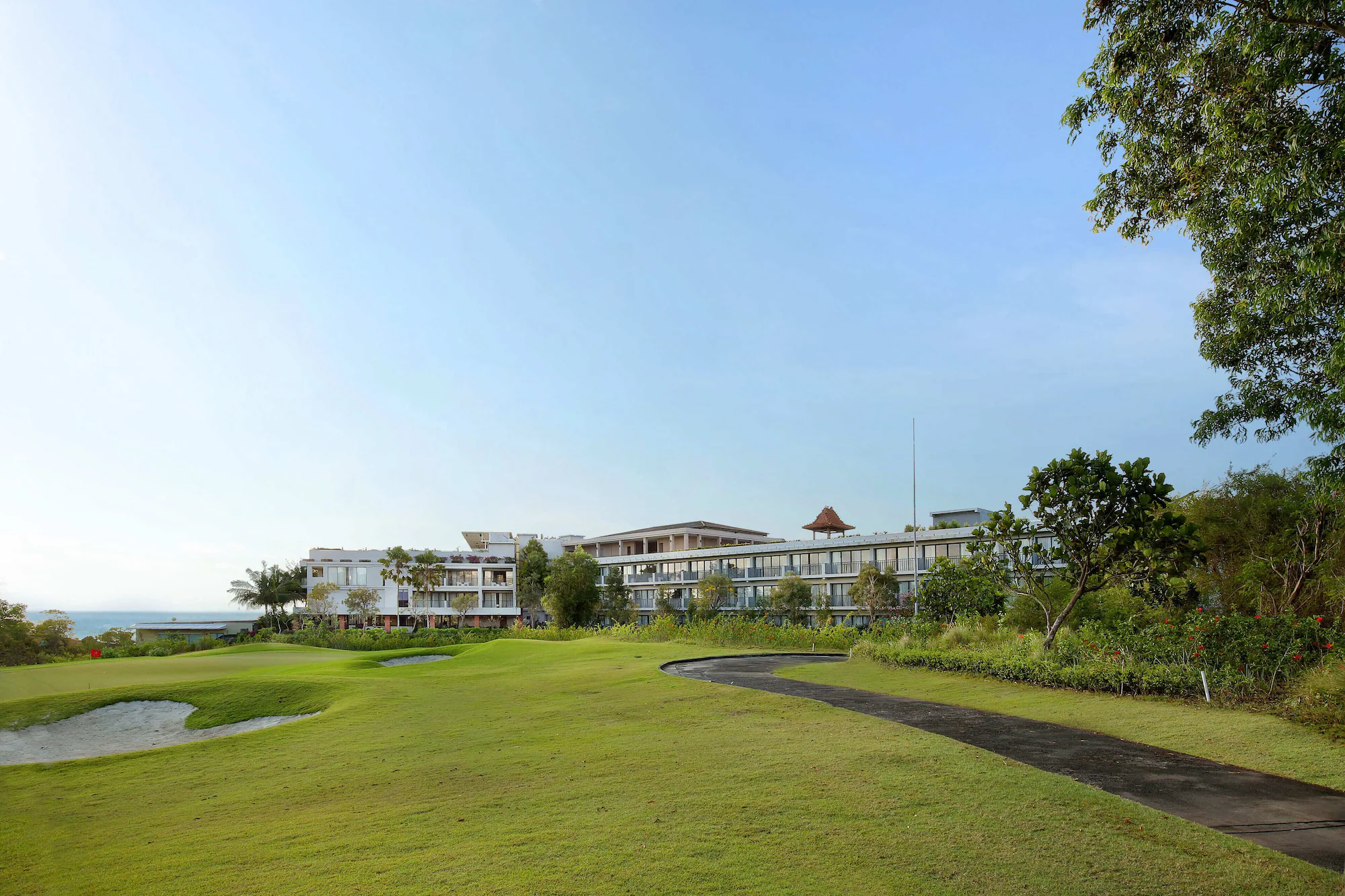 Deluxe Double Garden View twin beds