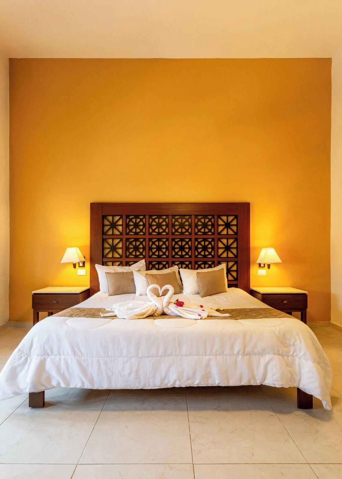 Double Suite full double bed