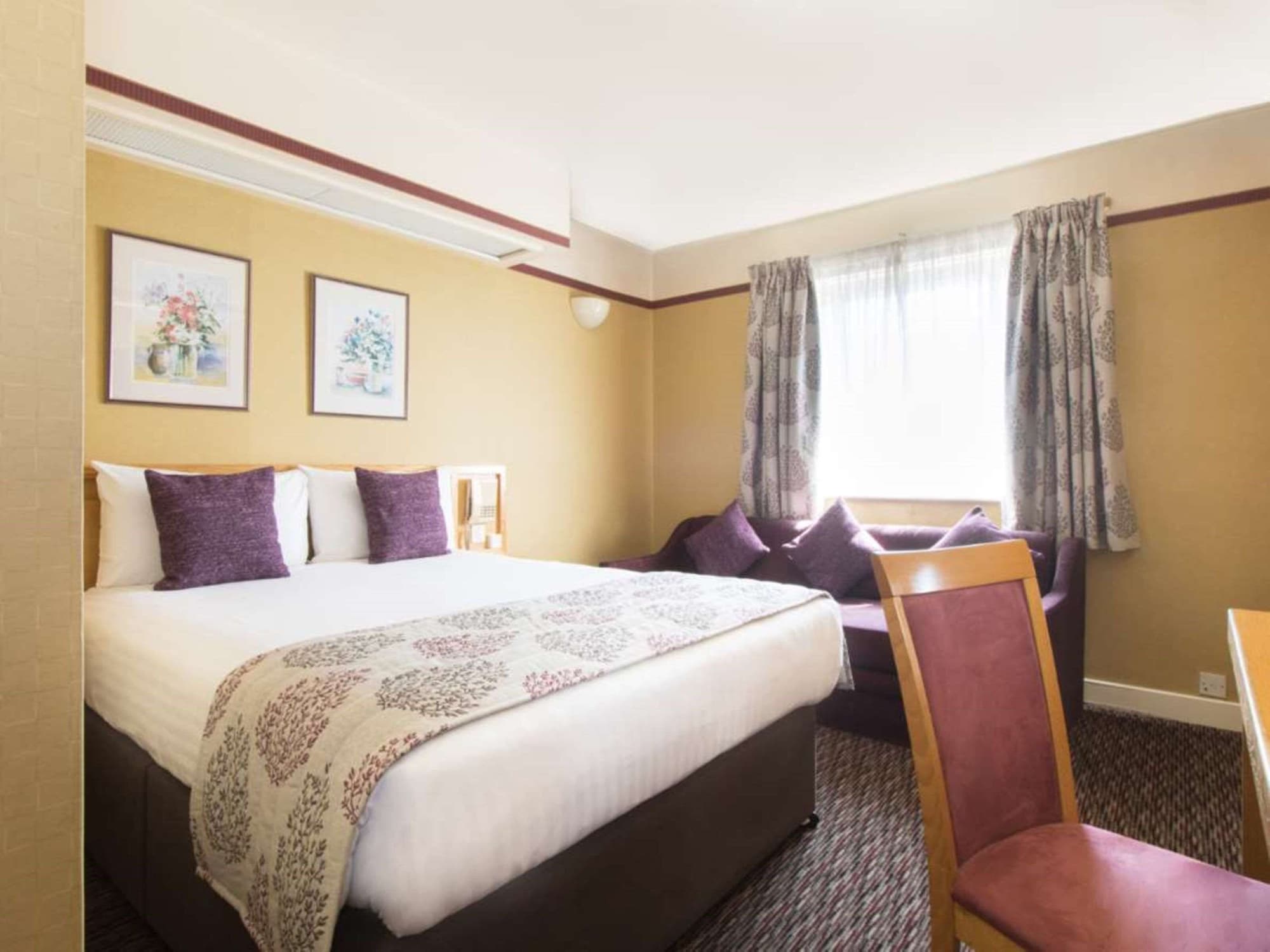Classic Double room with city view full double bed