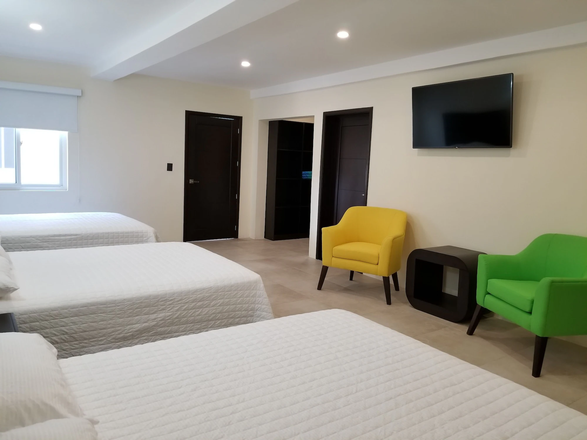 2 Bedrooms Premium Quadruple room with pool view twin beds