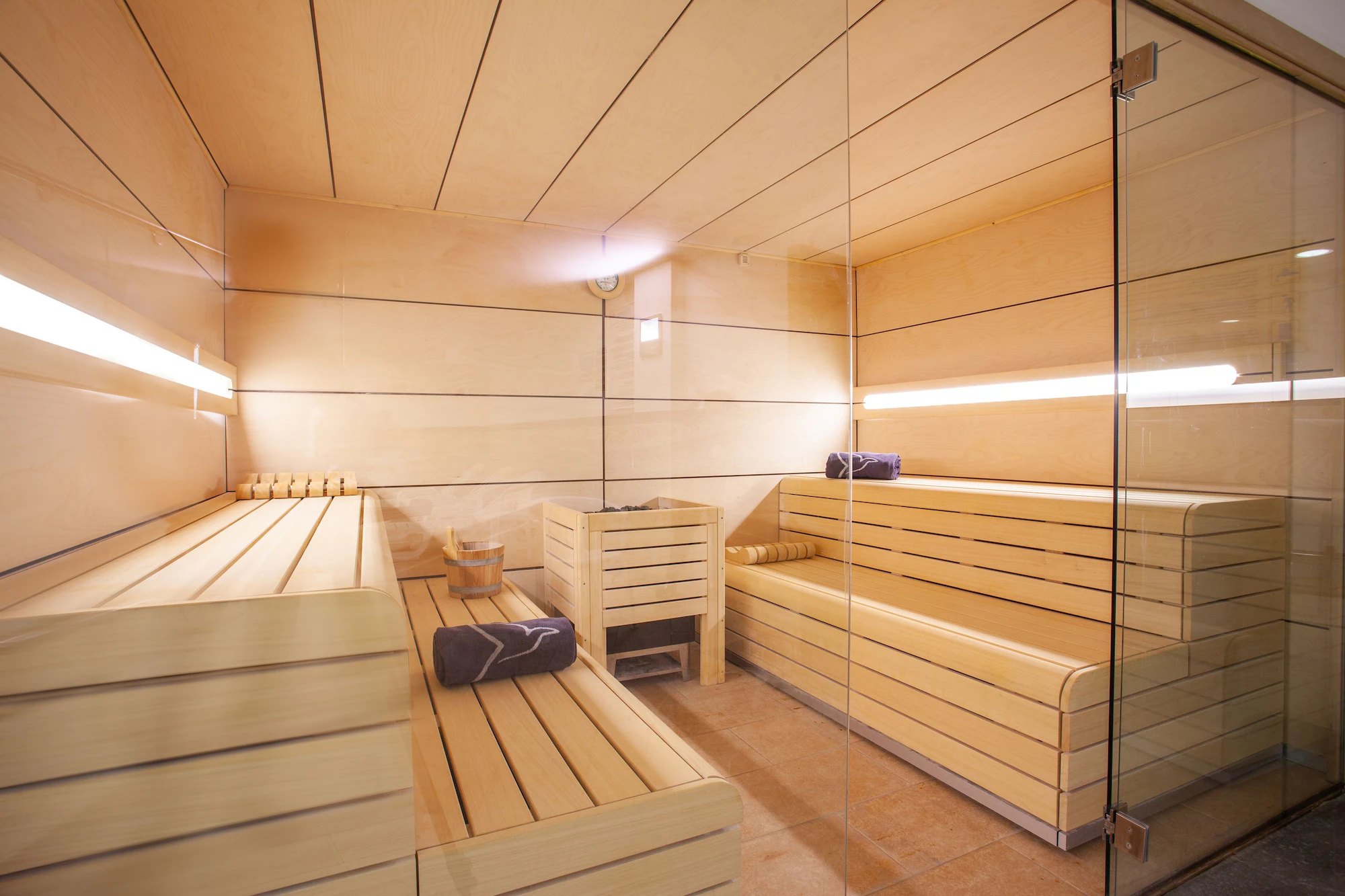 Double room with partial sea view twin beds