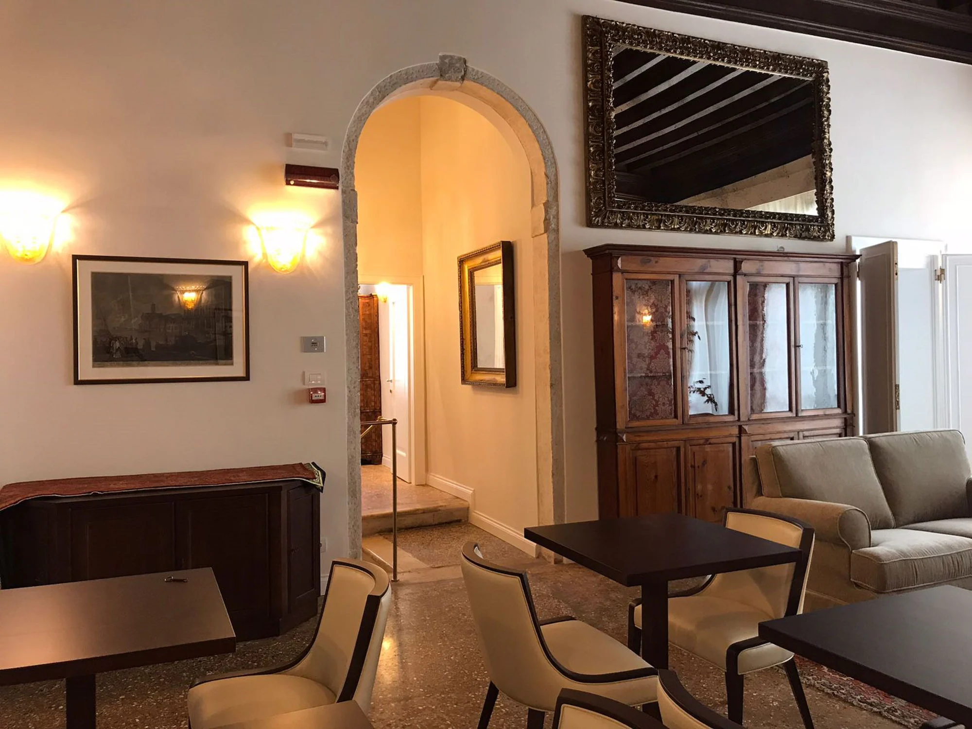 Double Suite with canal view full double bed