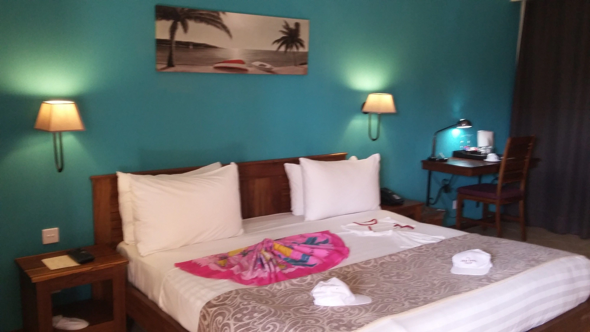 1 Bedroom Deluxe Single room full double bed