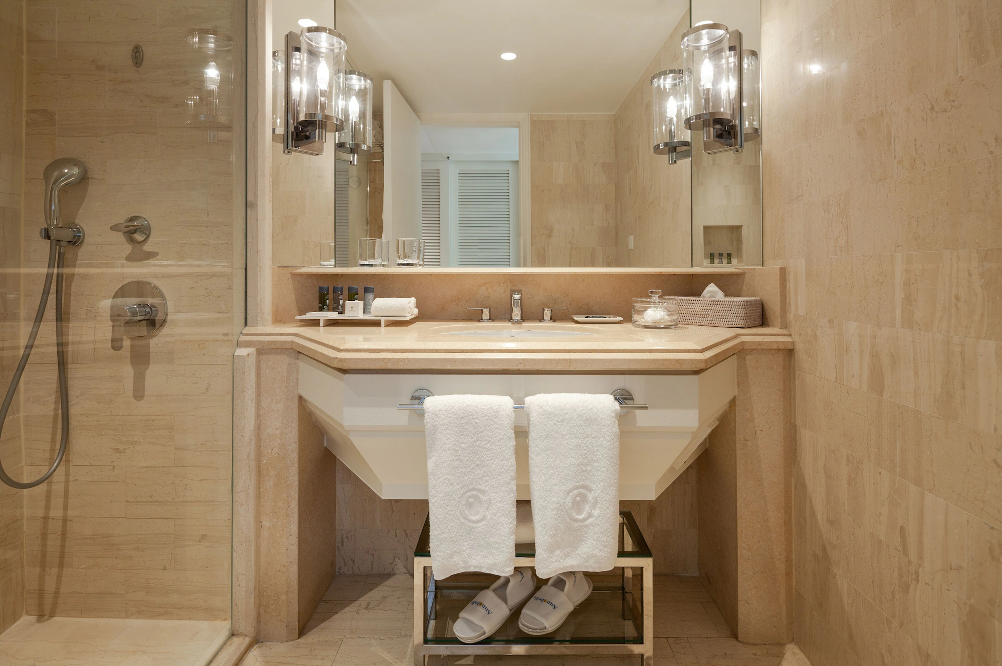 1 Bedroom Superior Double Suite with sea view full double bed