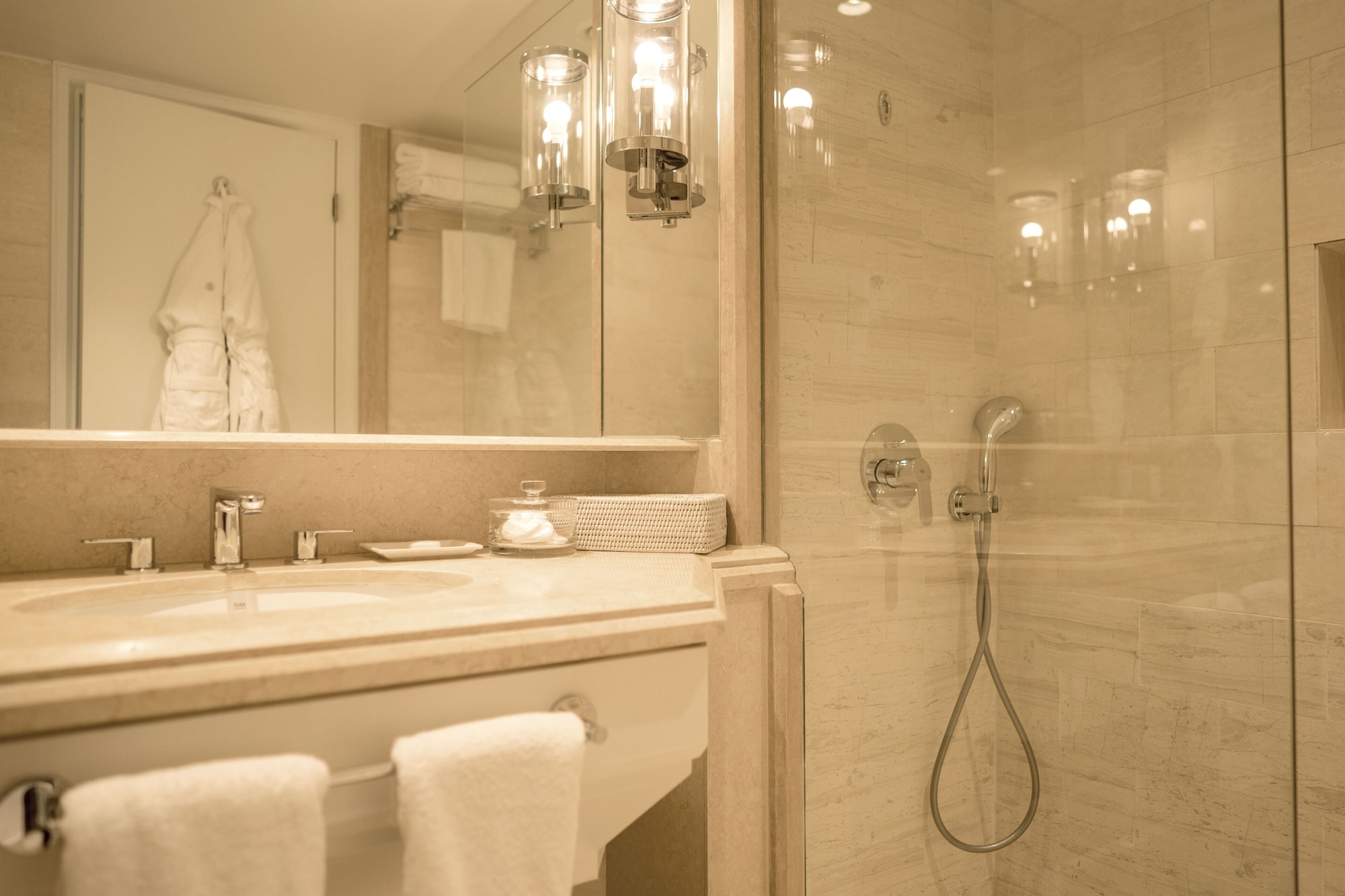 1 Bedroom Deluxe Double Suite with sea view full double bed