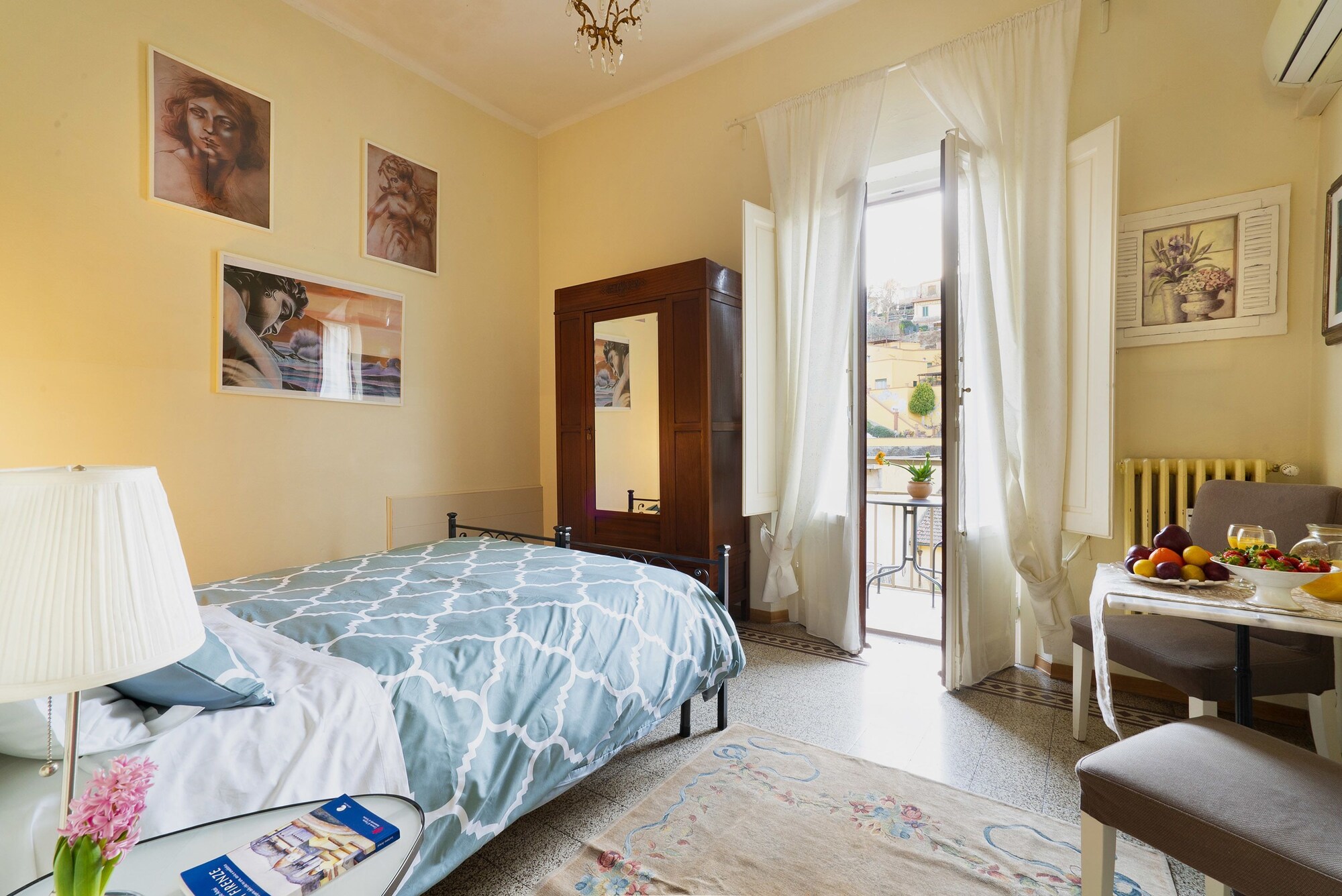 1 Bedroom Comfort Single room full double bed