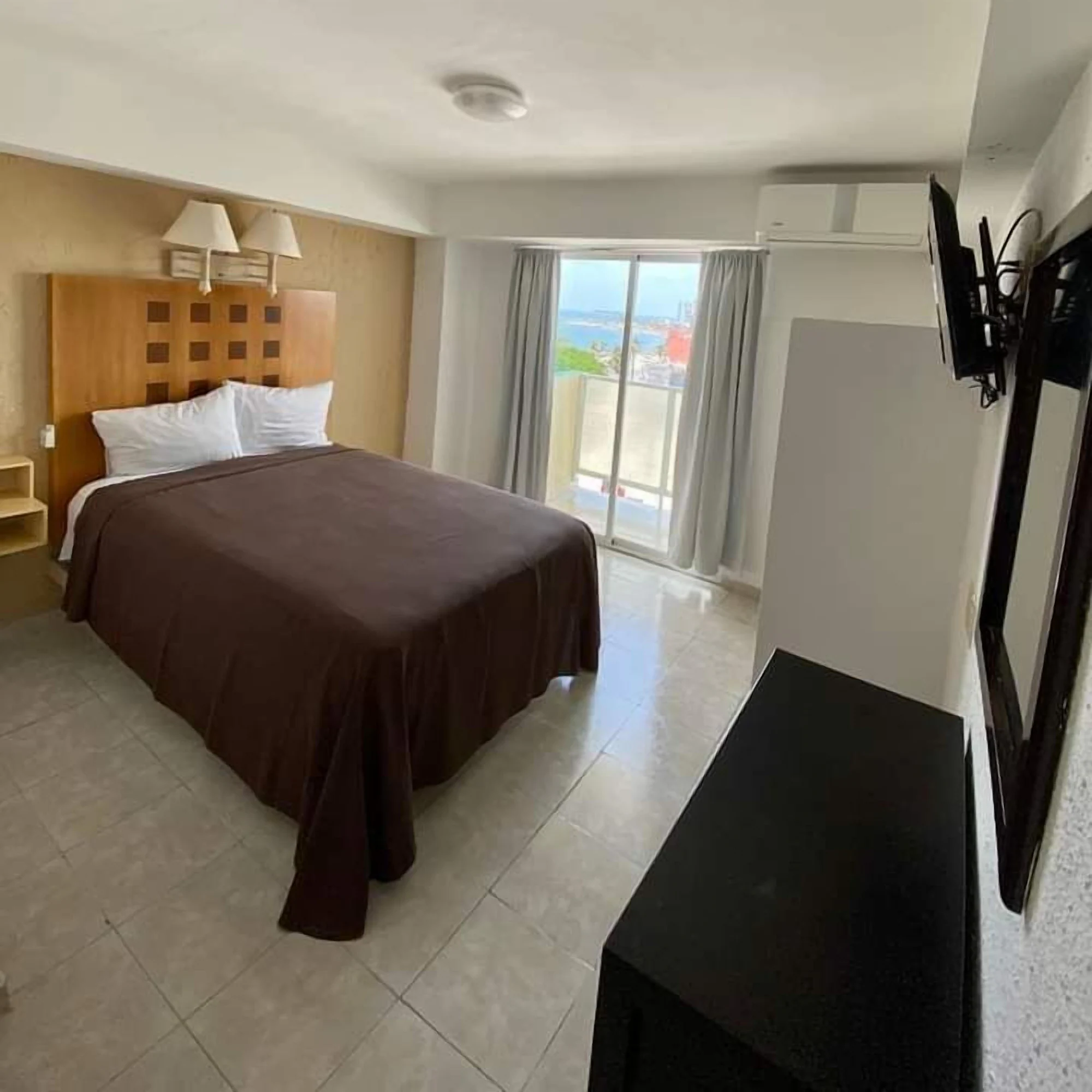 Standard Double room with street view full double bed