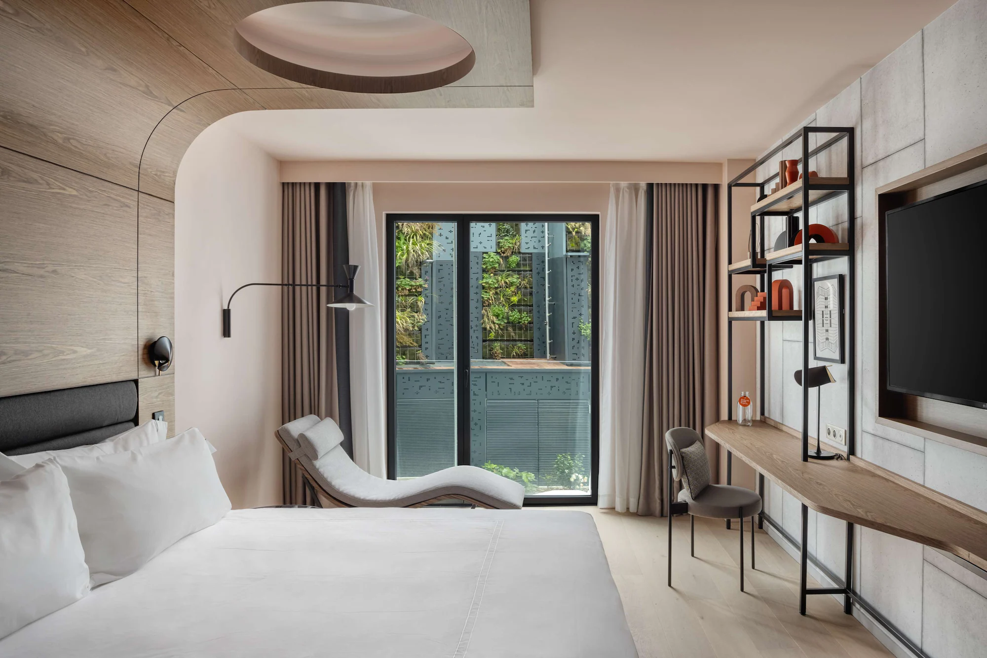Duplex Double Suite full double bed